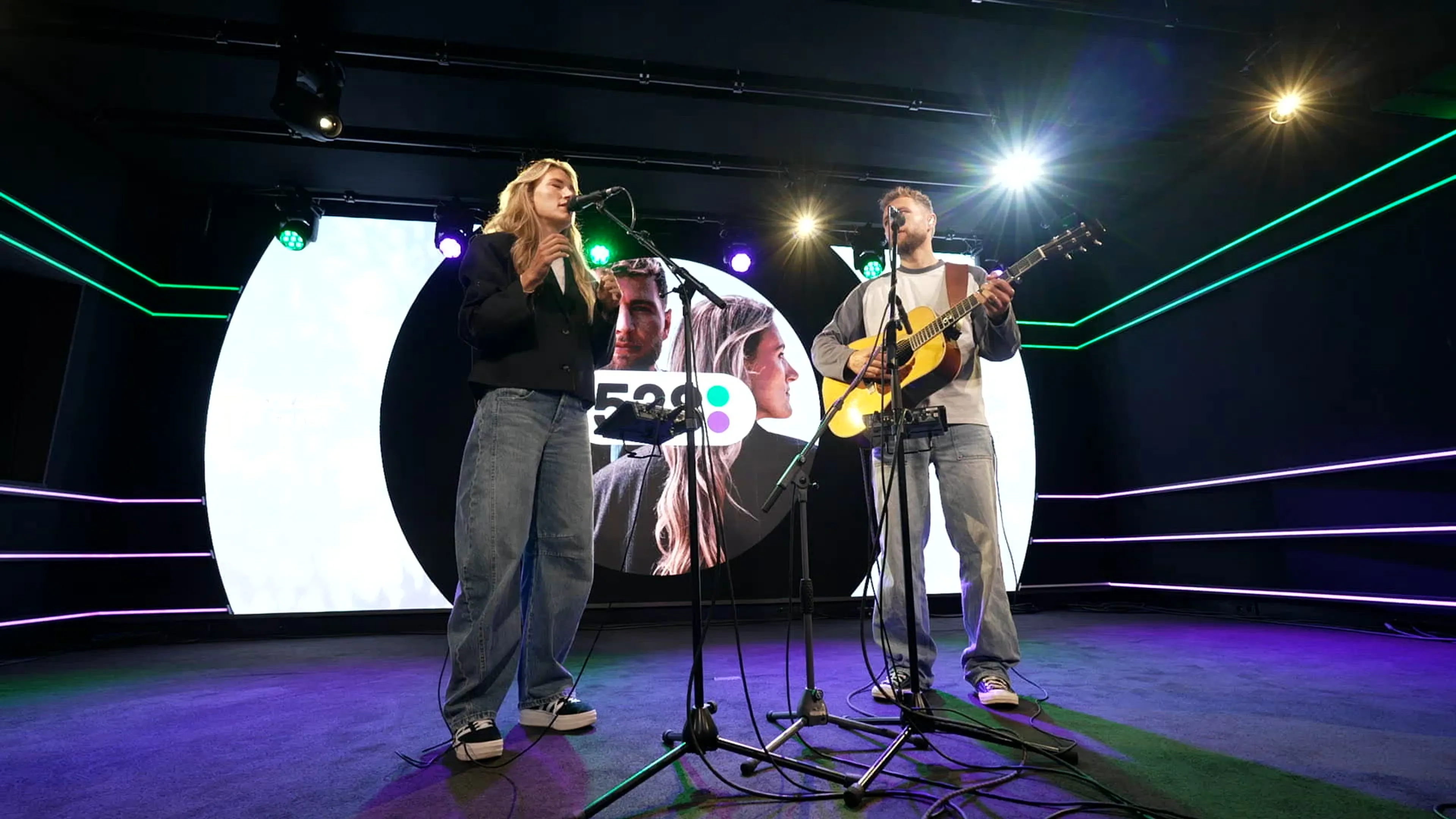 Suzan & Freek doen Pijnstiller voor het eerst live!