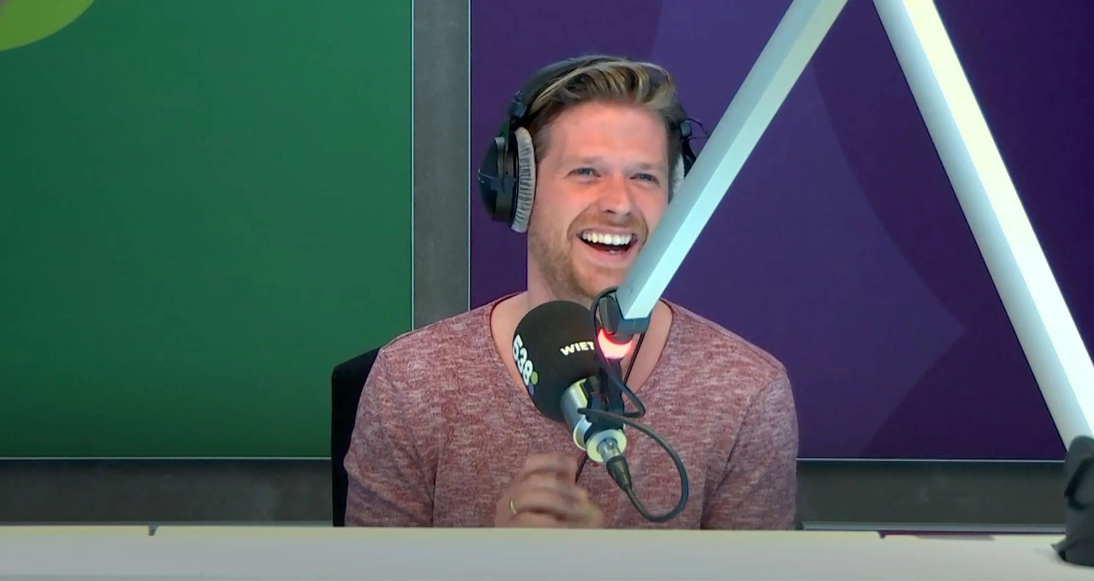 Wietze en z’n vrouw ruziën live op de radio over de stofzuiger