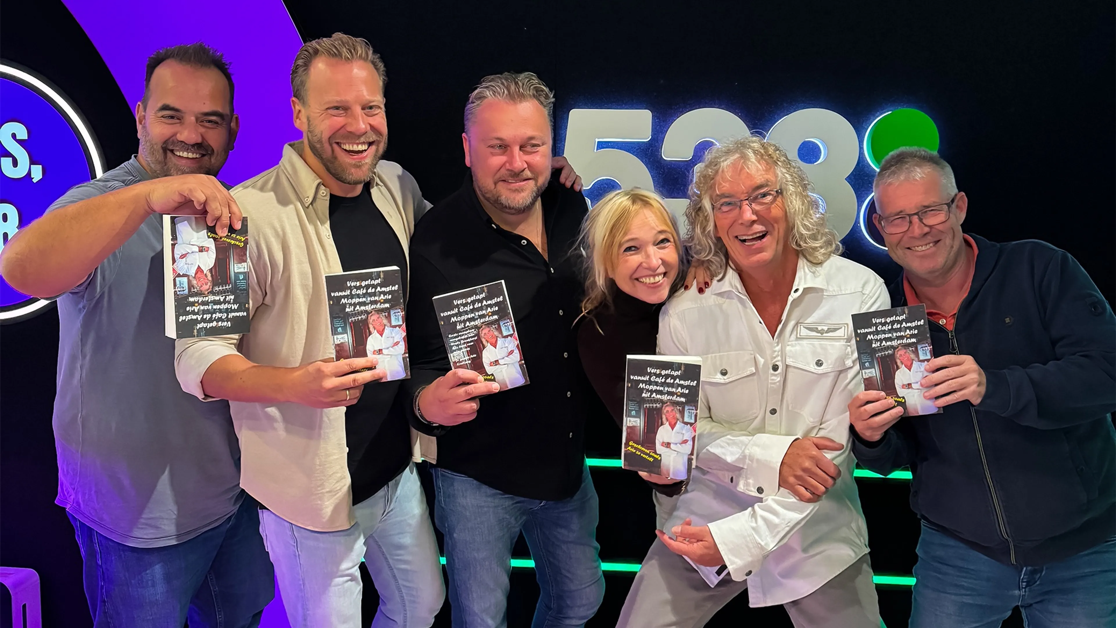 Arie uit de kroeg presenteert zijn moppenbundel in De 538 Ochtendshow!