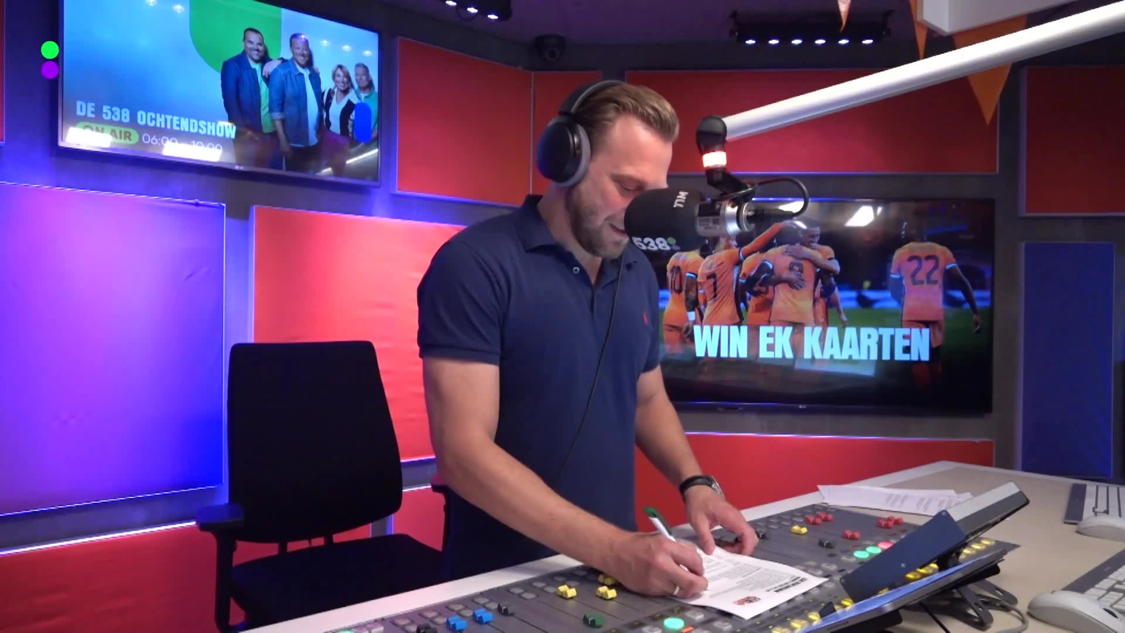 Spike kondigt nu al tweede concert DI-RECT aan in De Kuip!