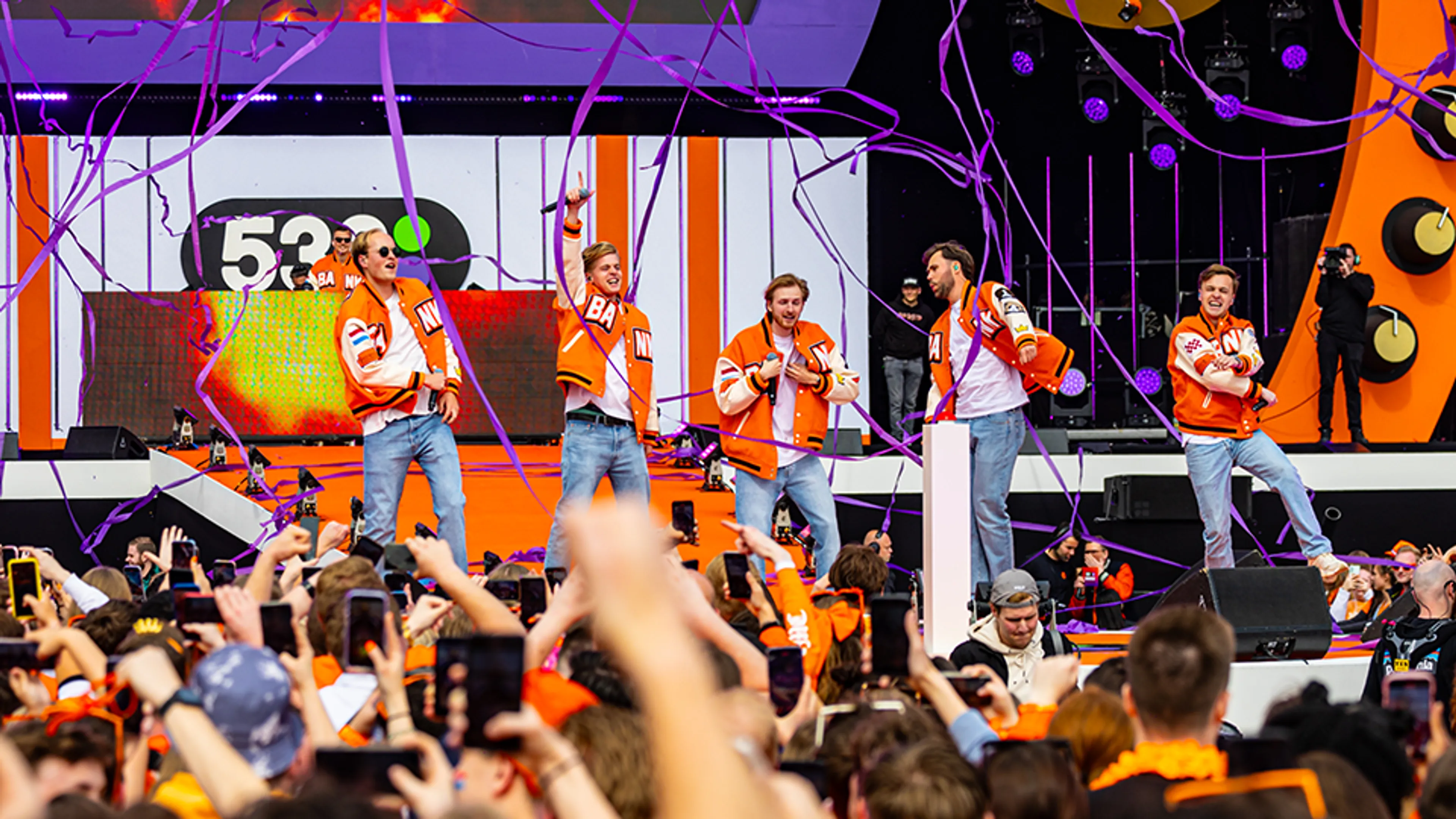 Bankzitters op 538 Koningsdag 2024