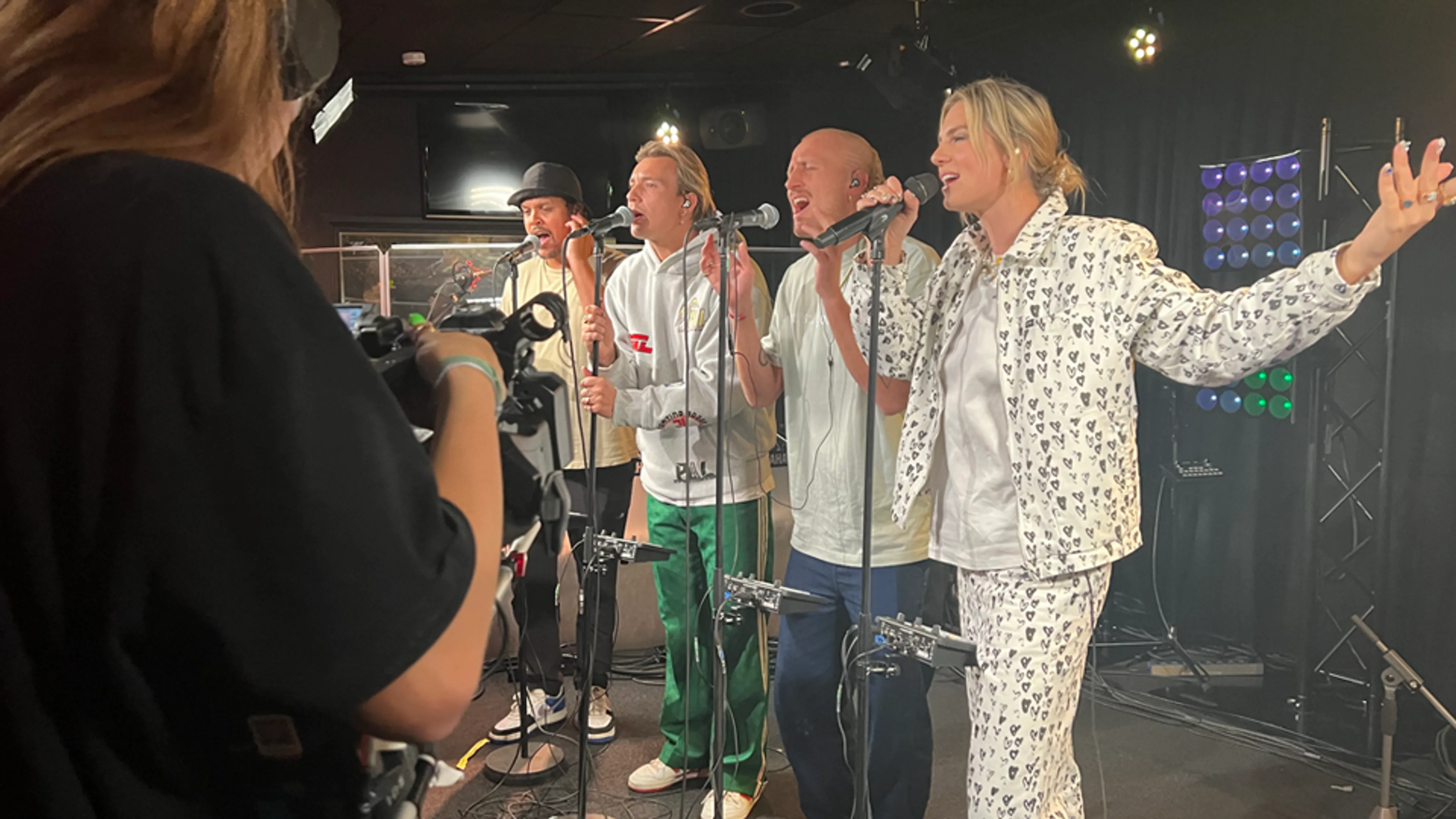 Maan en Goldband doen Stiekem voor het eerst live op 538!