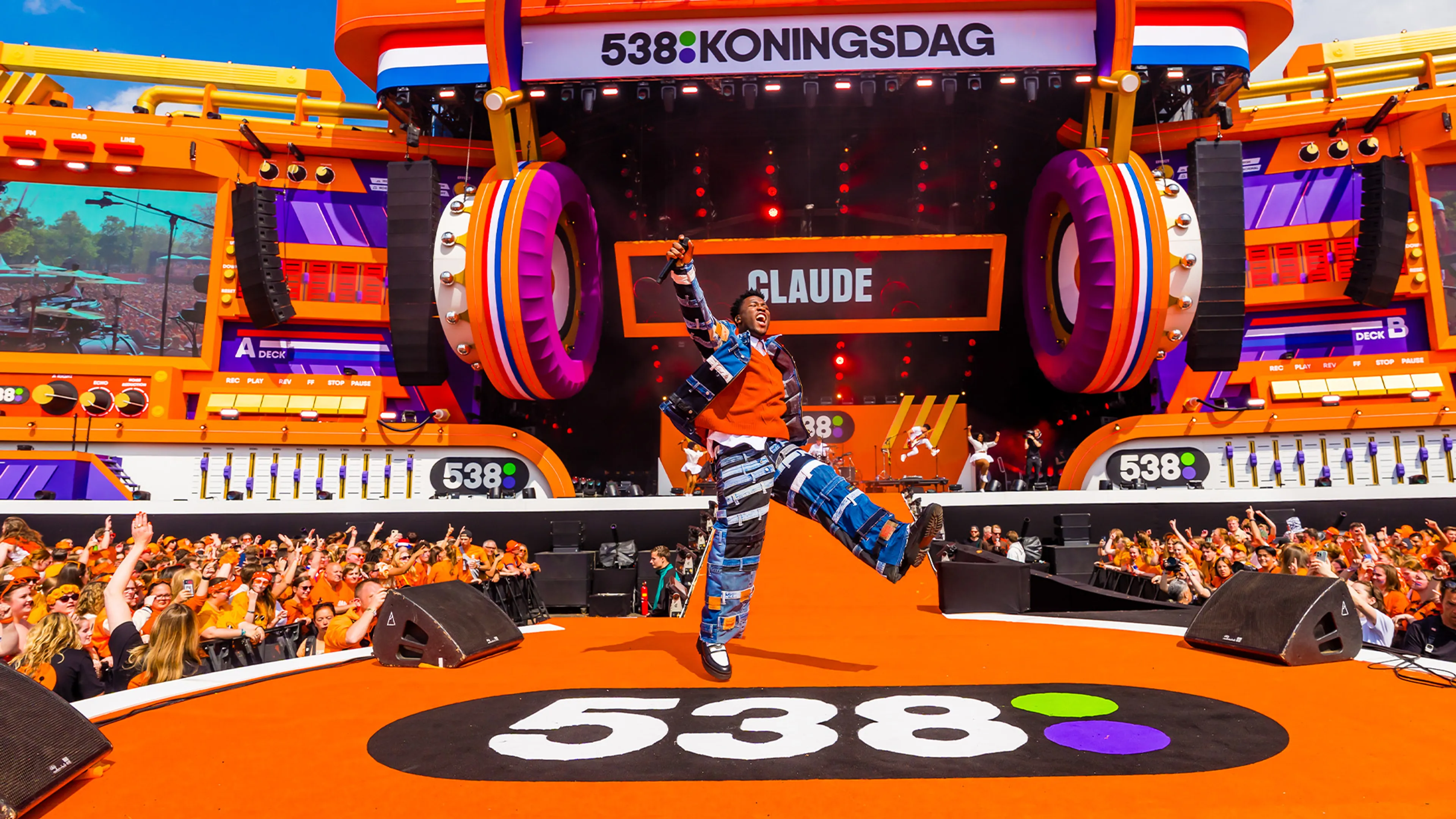 Wie straalde er feller: de zon of Claude? ☀️🧡👑