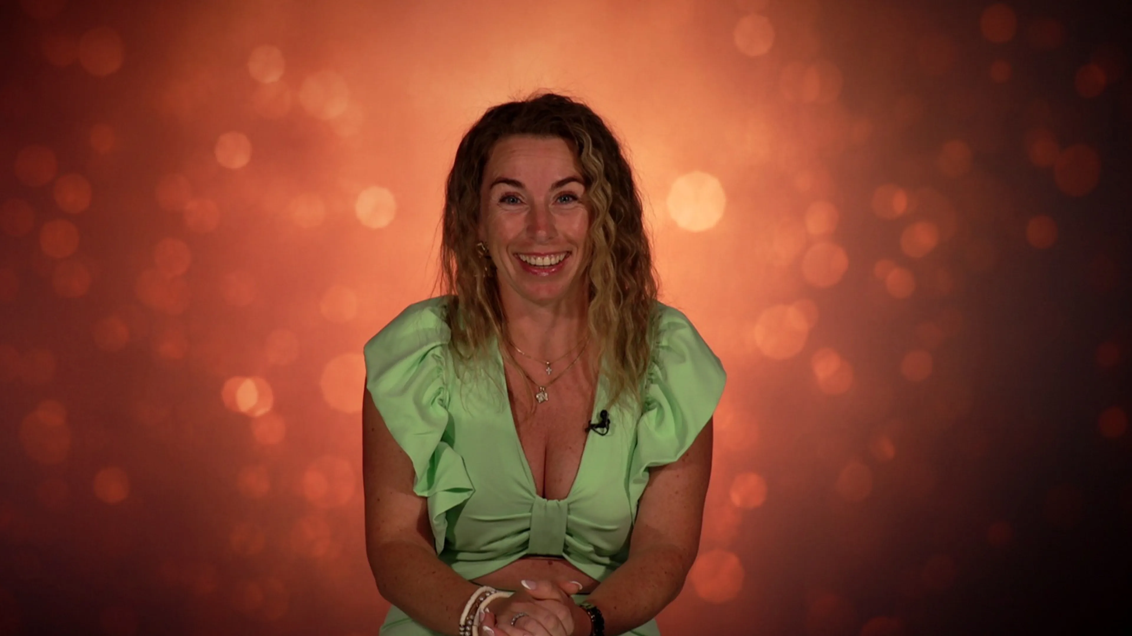 Oproepvideo Nikki, 40