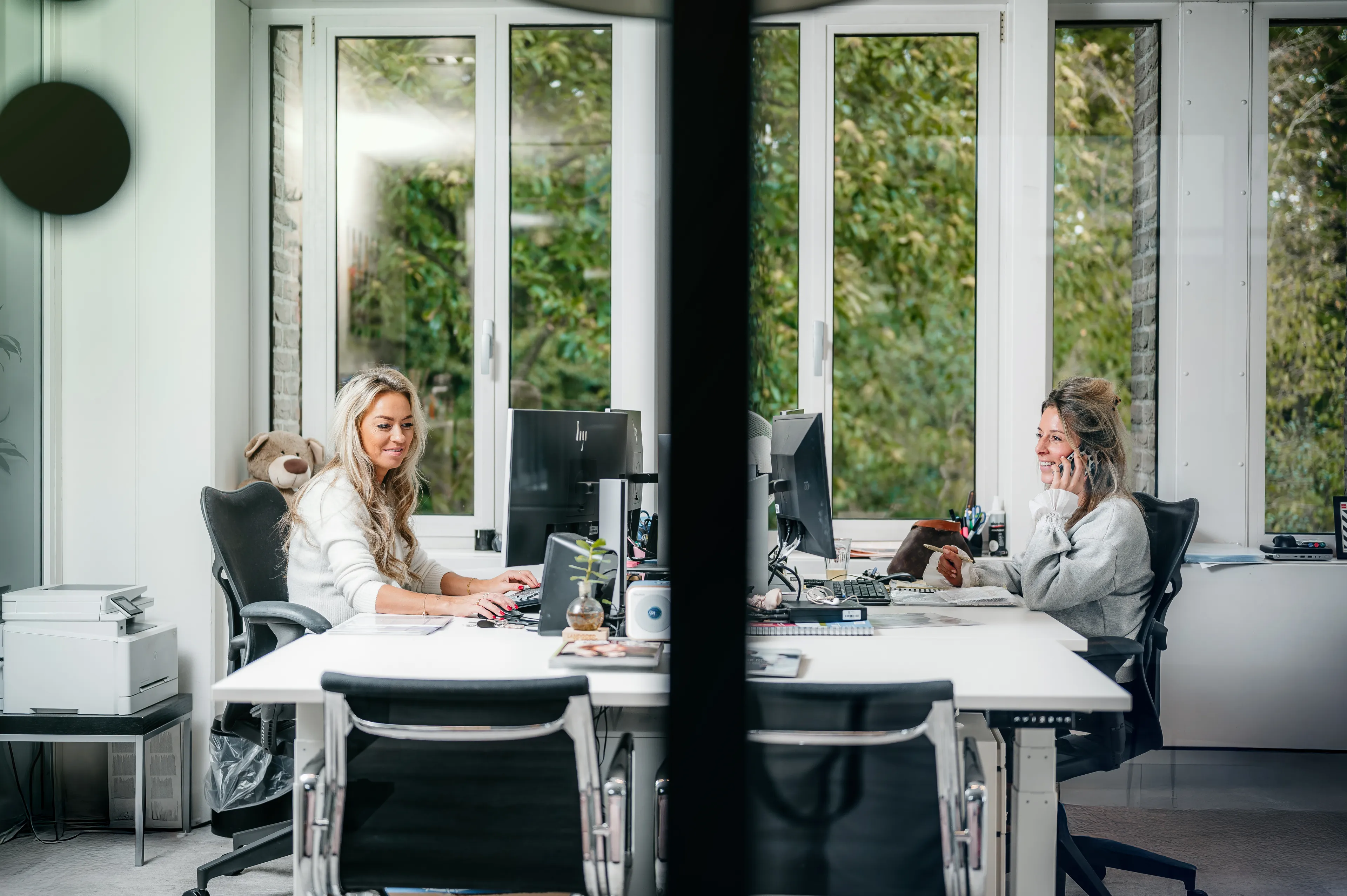 Ontmoet Marloes en Anouk, directieassistenten.