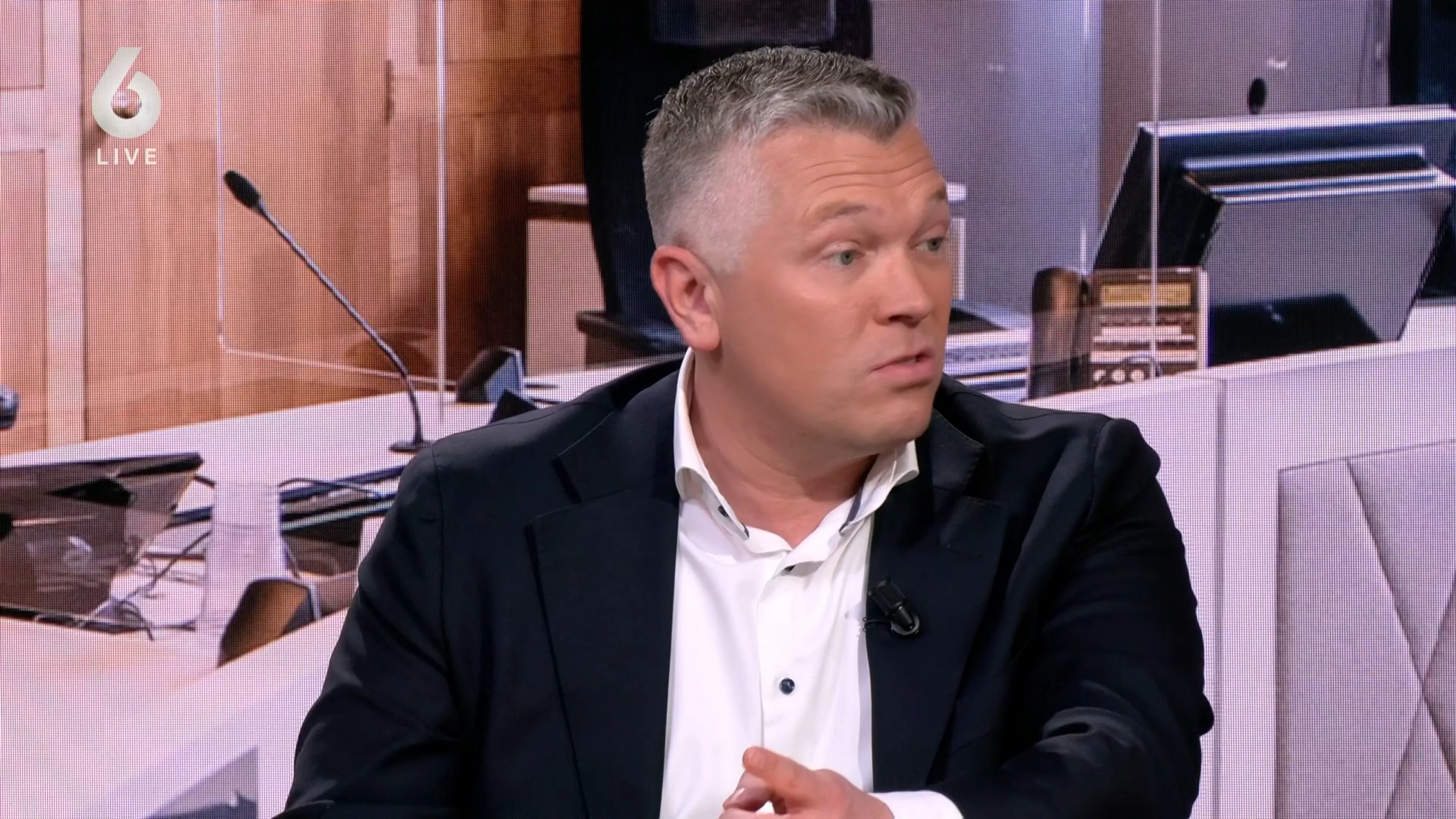 Topambtenaren onder vuur vanwege rol in onderzoek ex-Kamervoorzitter Arib