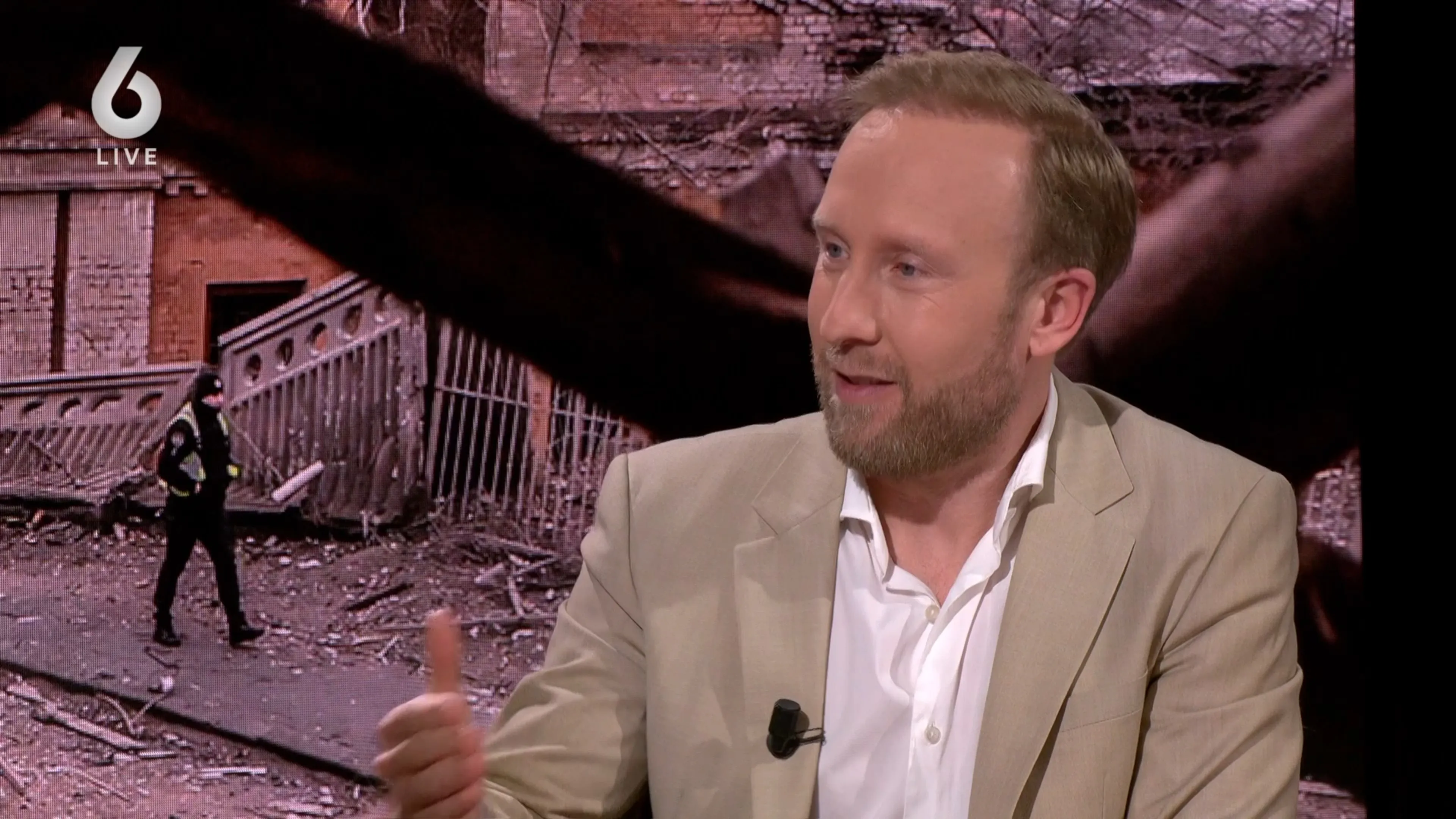 Raymond Mens en Tomasz Blom over de harde aanpak van Trump