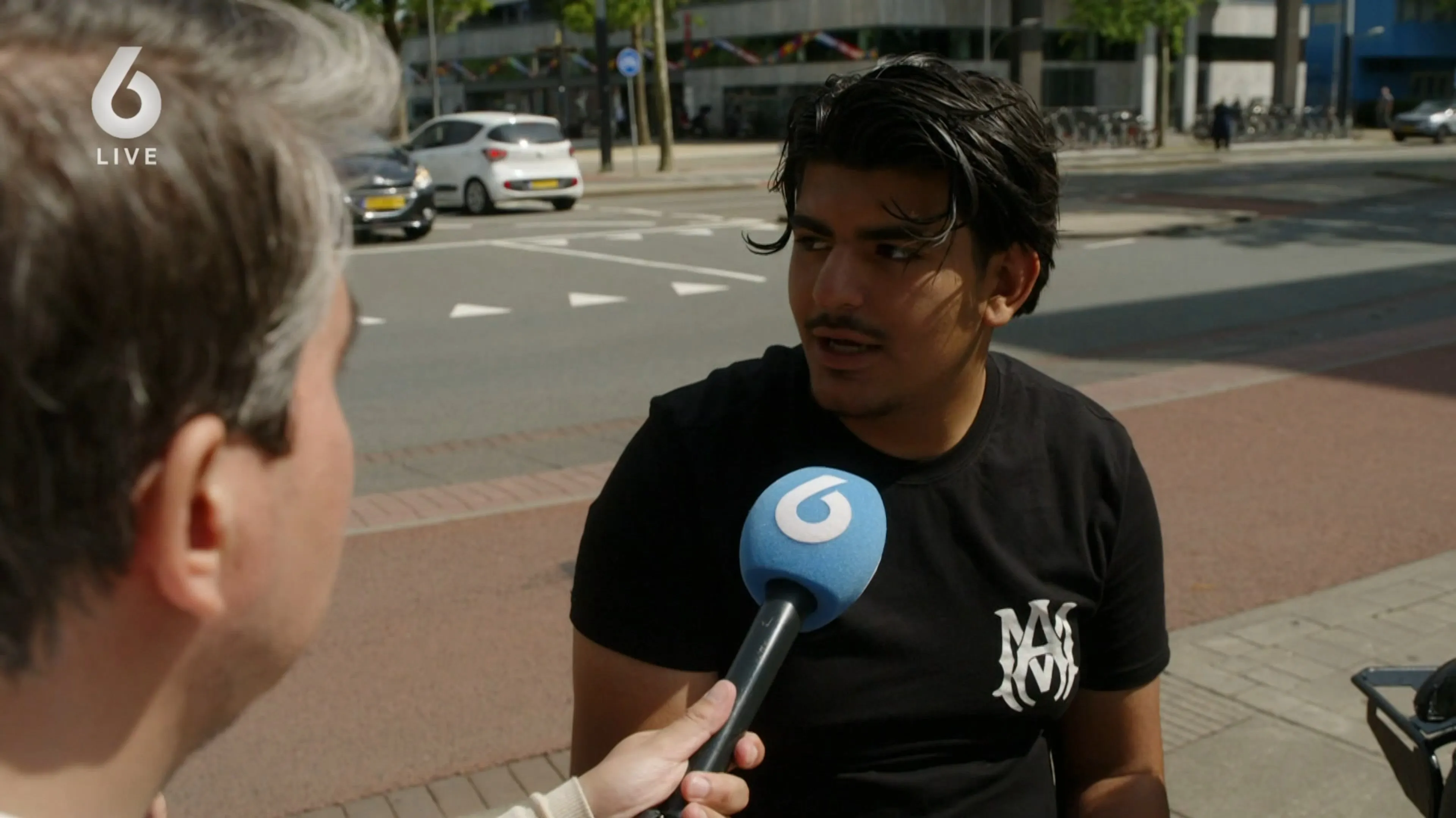 'Homo zijn als jongen in Amsterdam kan niet, ga gewoon naar meisjes kijken'