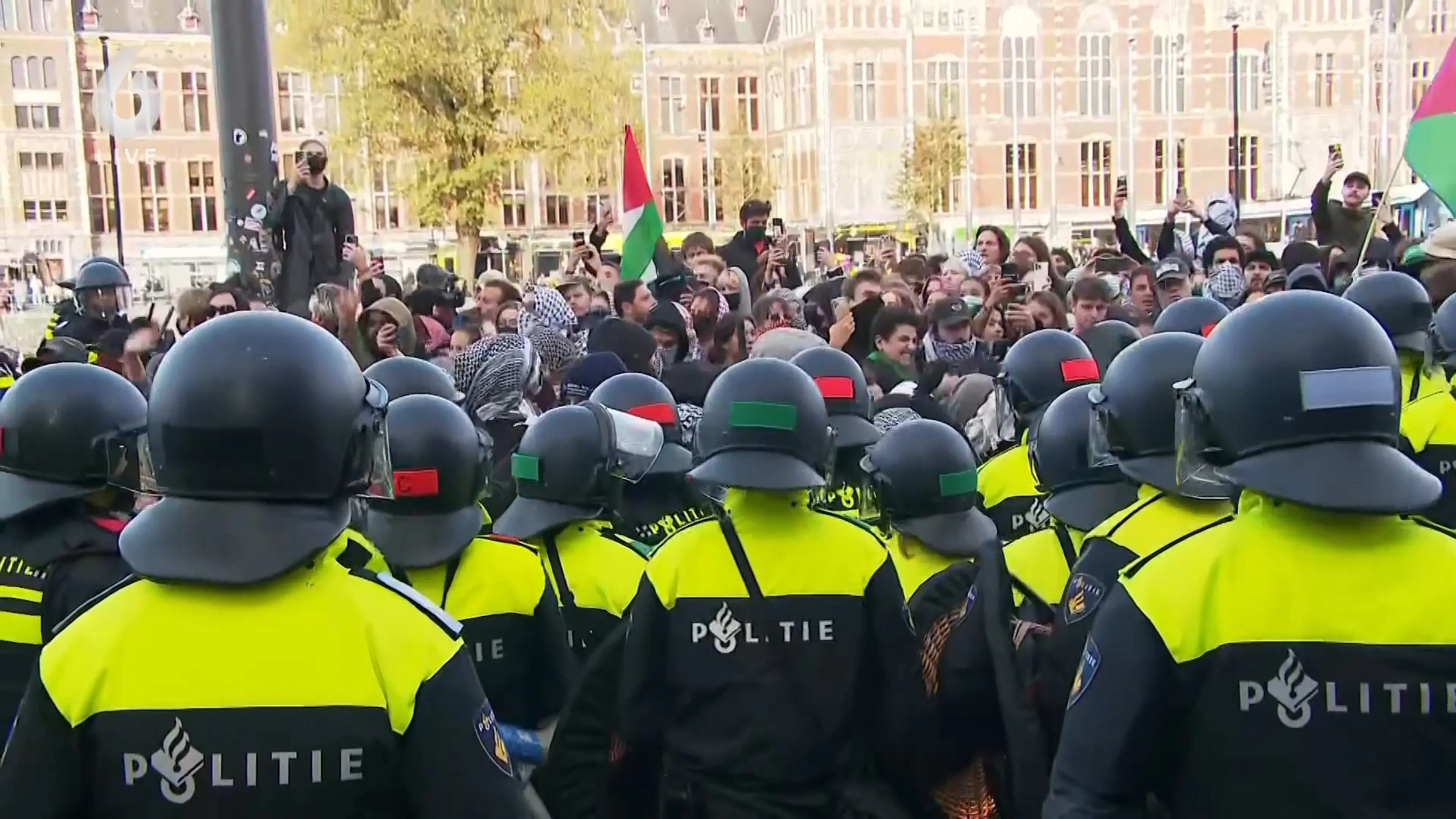 Opnieuw hoge aantallen agressie en geweld tegen politie: 'Verandering van mentaliteit in maatschappij'