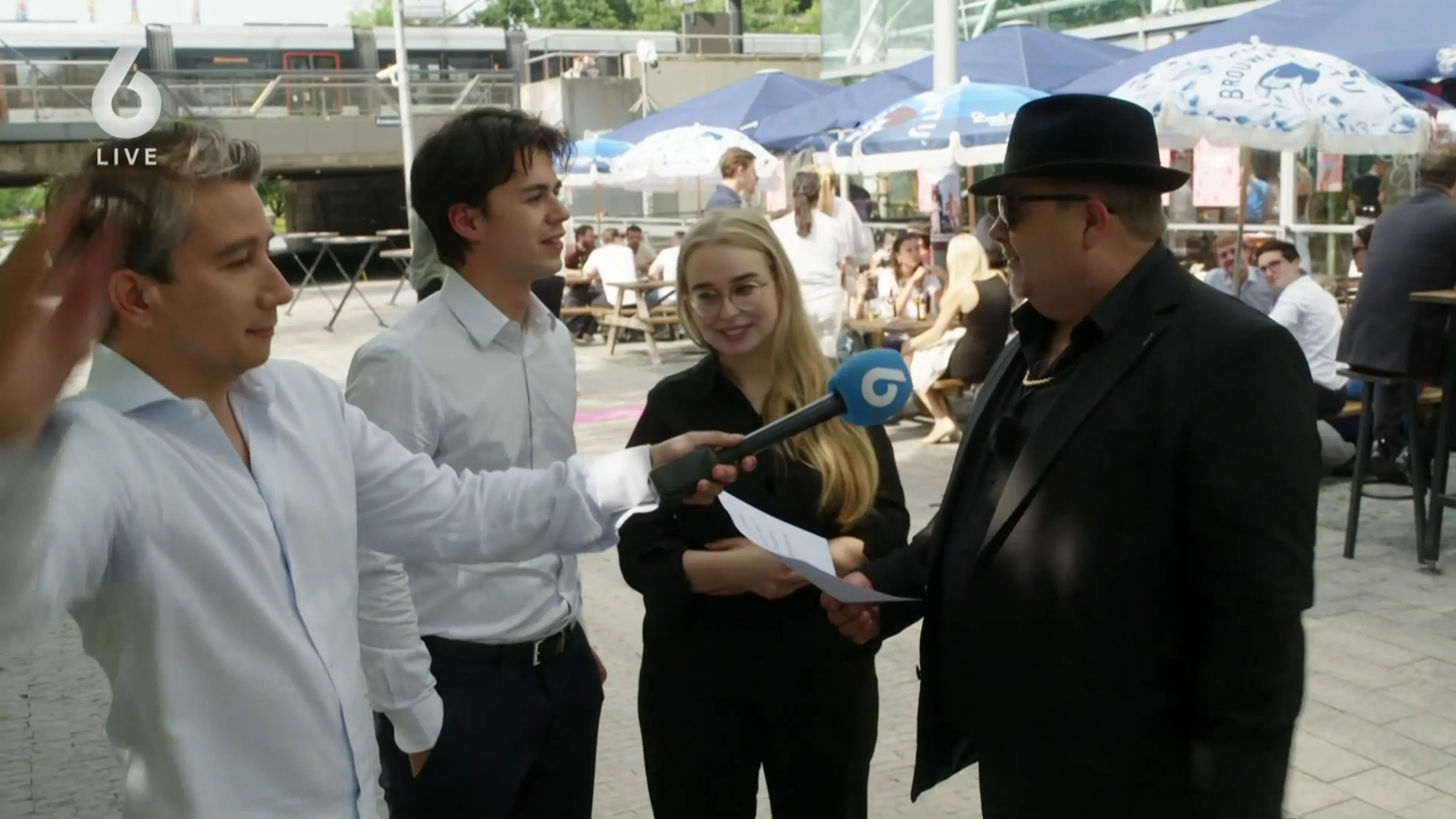Gemeente wil expats inburgeren door muziek van Hazes, maar niemand kent het