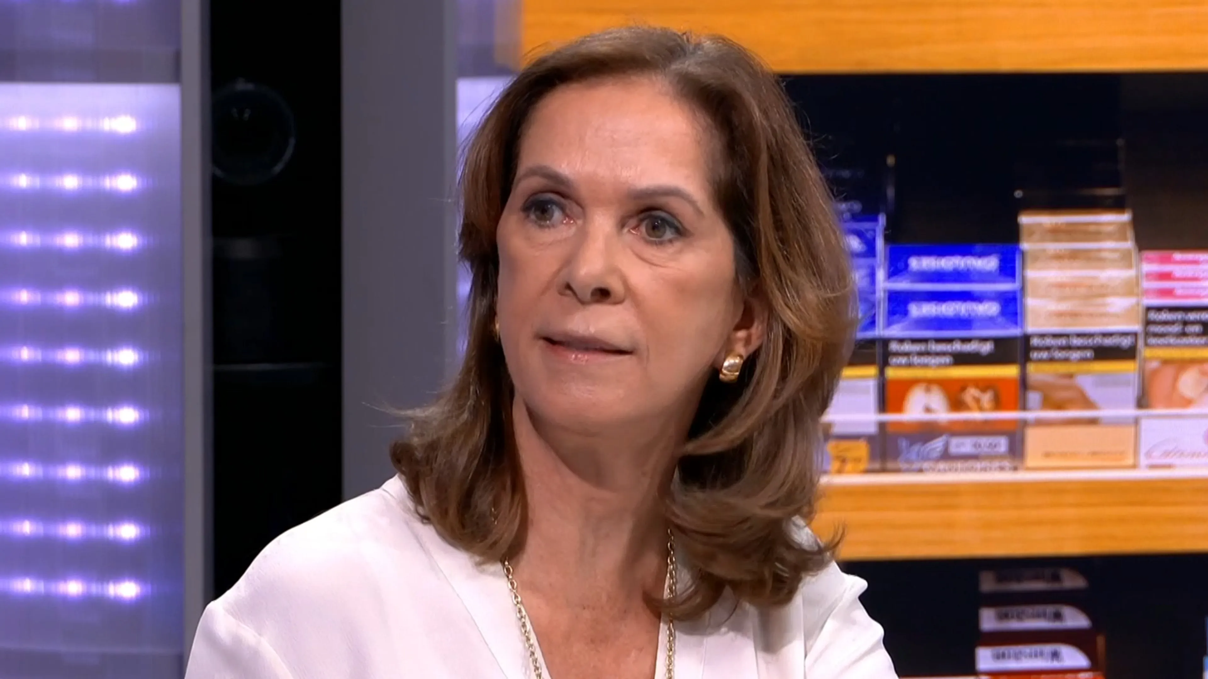 Annemarie van Gaal: 'Pas onze accijnzen op sigaretten aan onze buurlanden aan'