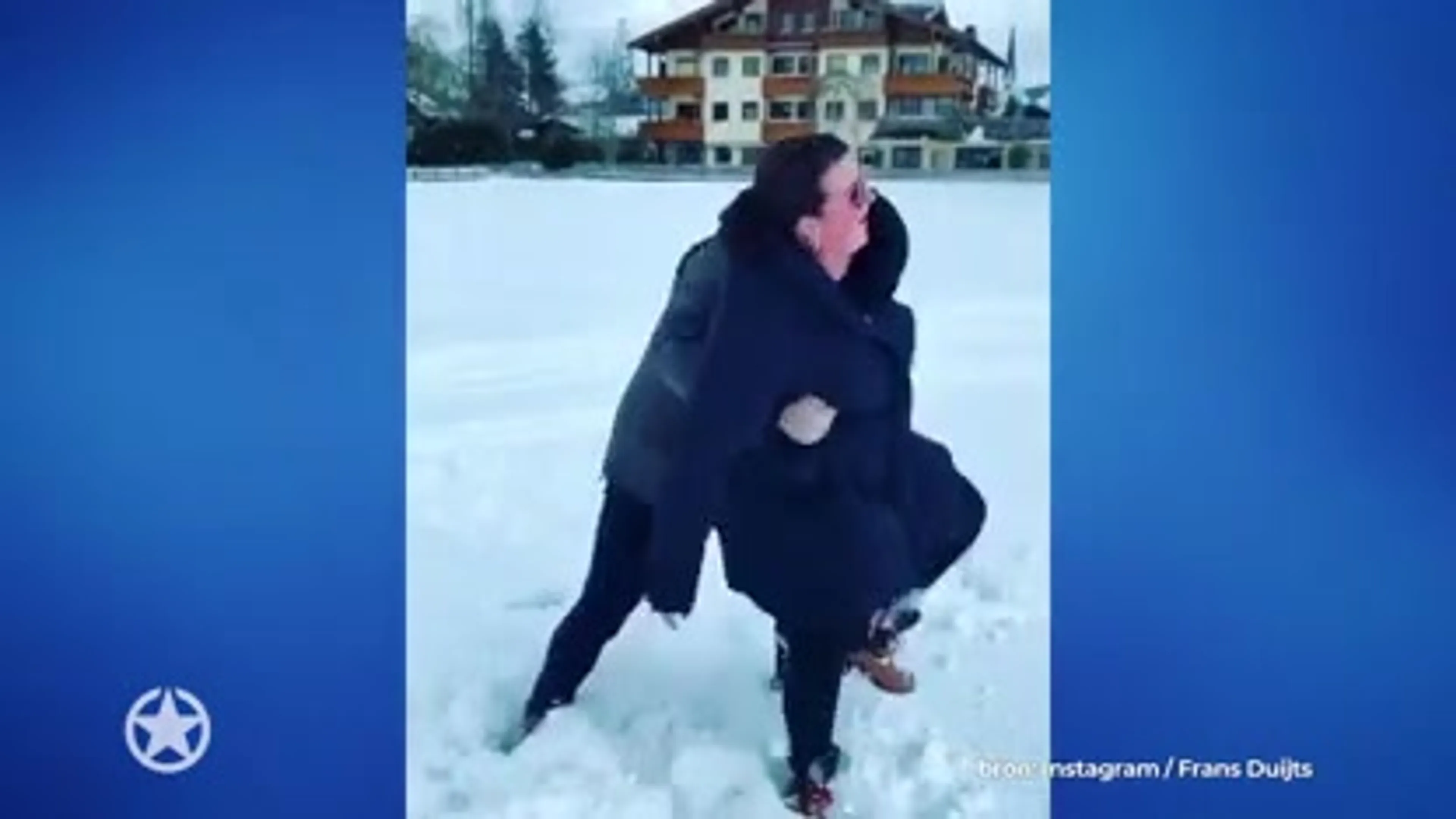 Frans Duijts rolt in de sneeuw
