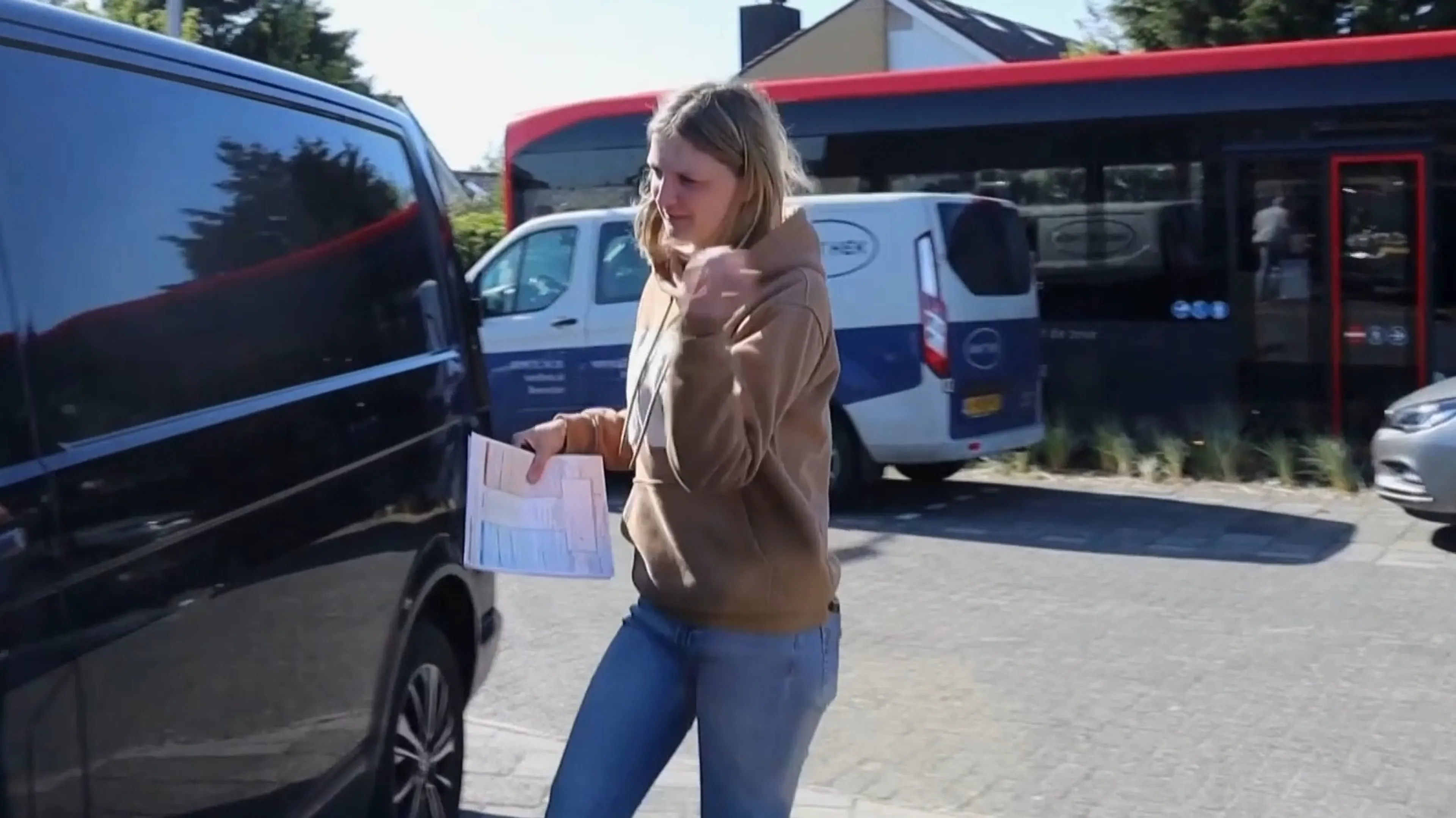 Lijnbus knalt op busje met Montana en Martien Meiland: fikse schade