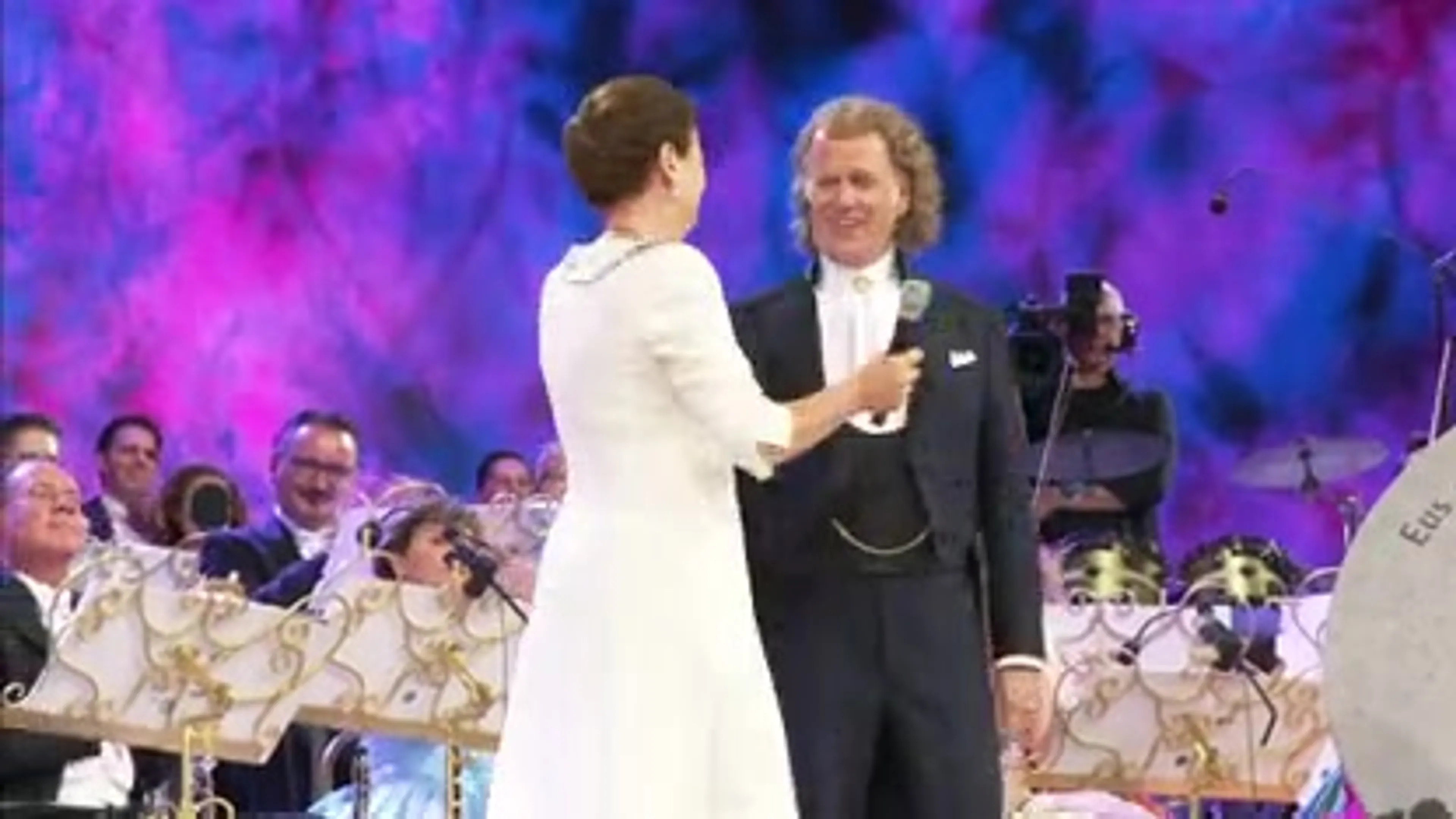 André Rieu emotioneel bij ontvangst bijzondere award!
