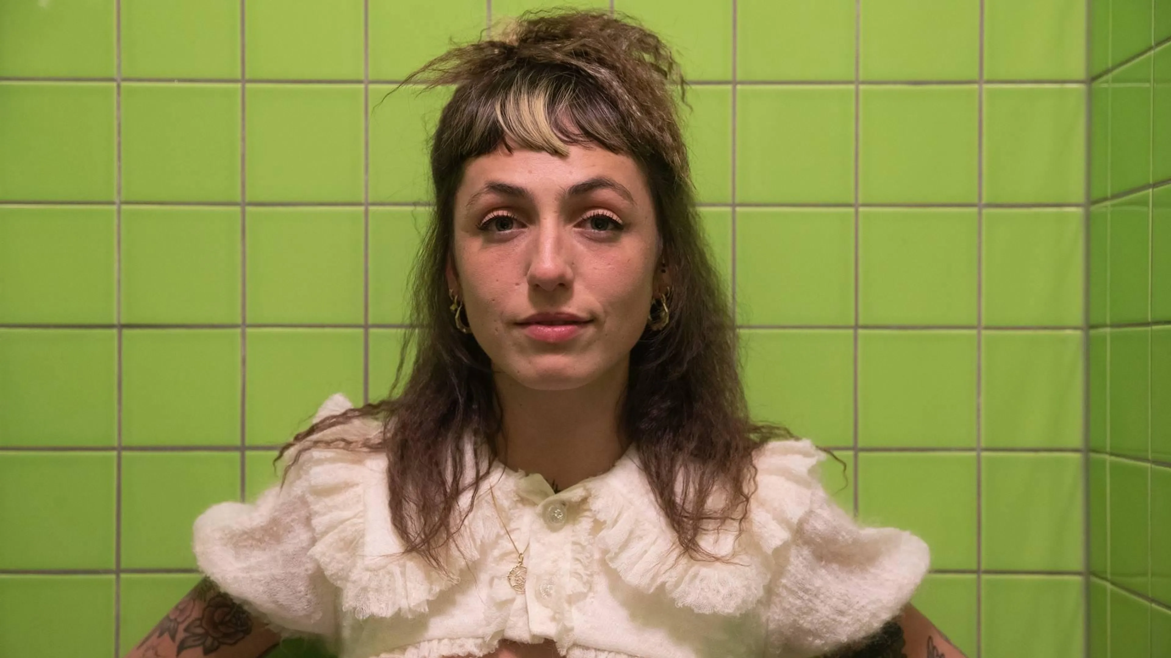 Zangeres Sophie Straat mogelijk strafrechtelijk vervolgd in België na herhaling 'witte mannen naar achteren'-uitspraak