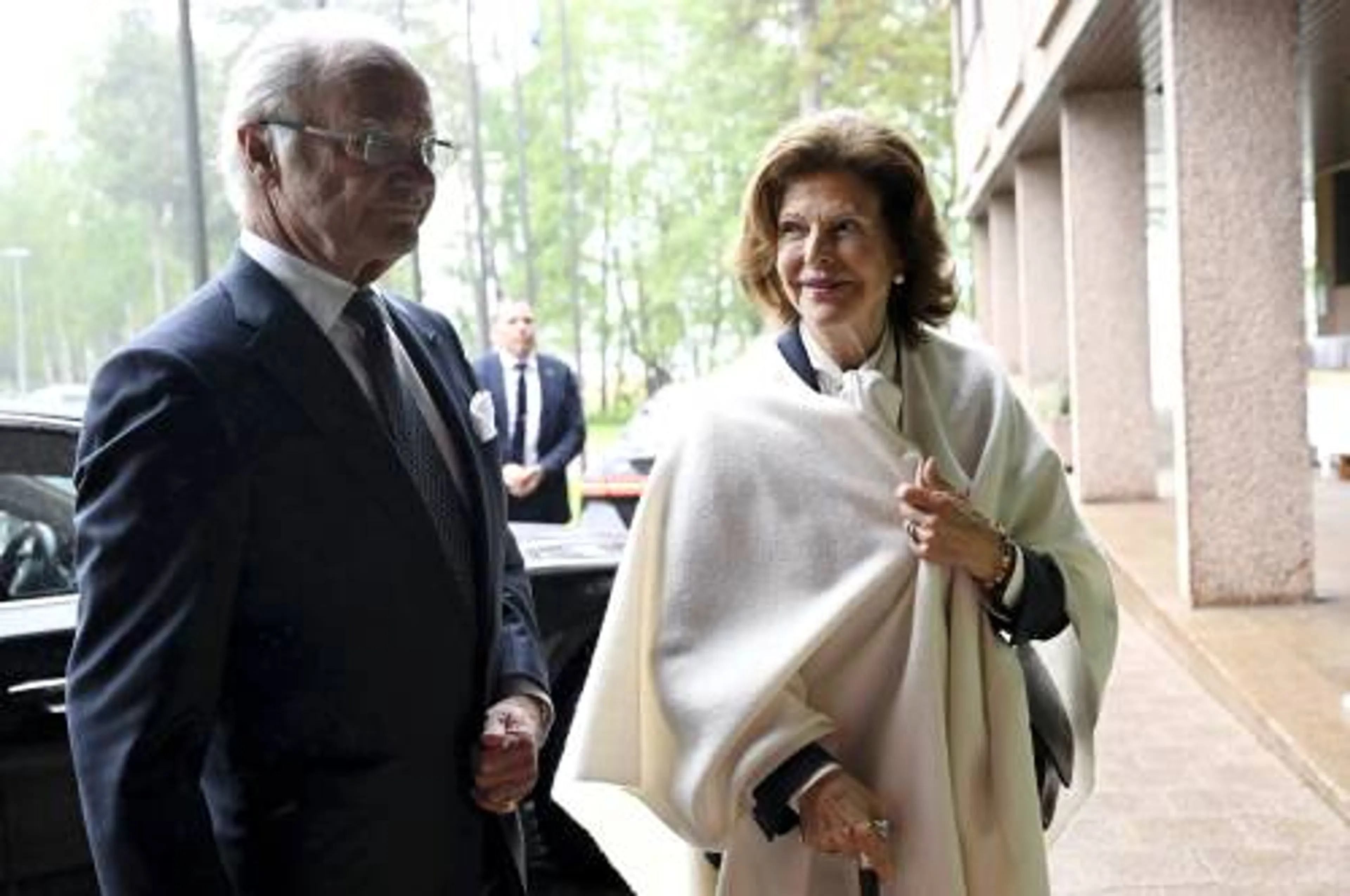 Zien: Zweeds koningspaar danst uitbundig op ABBA
