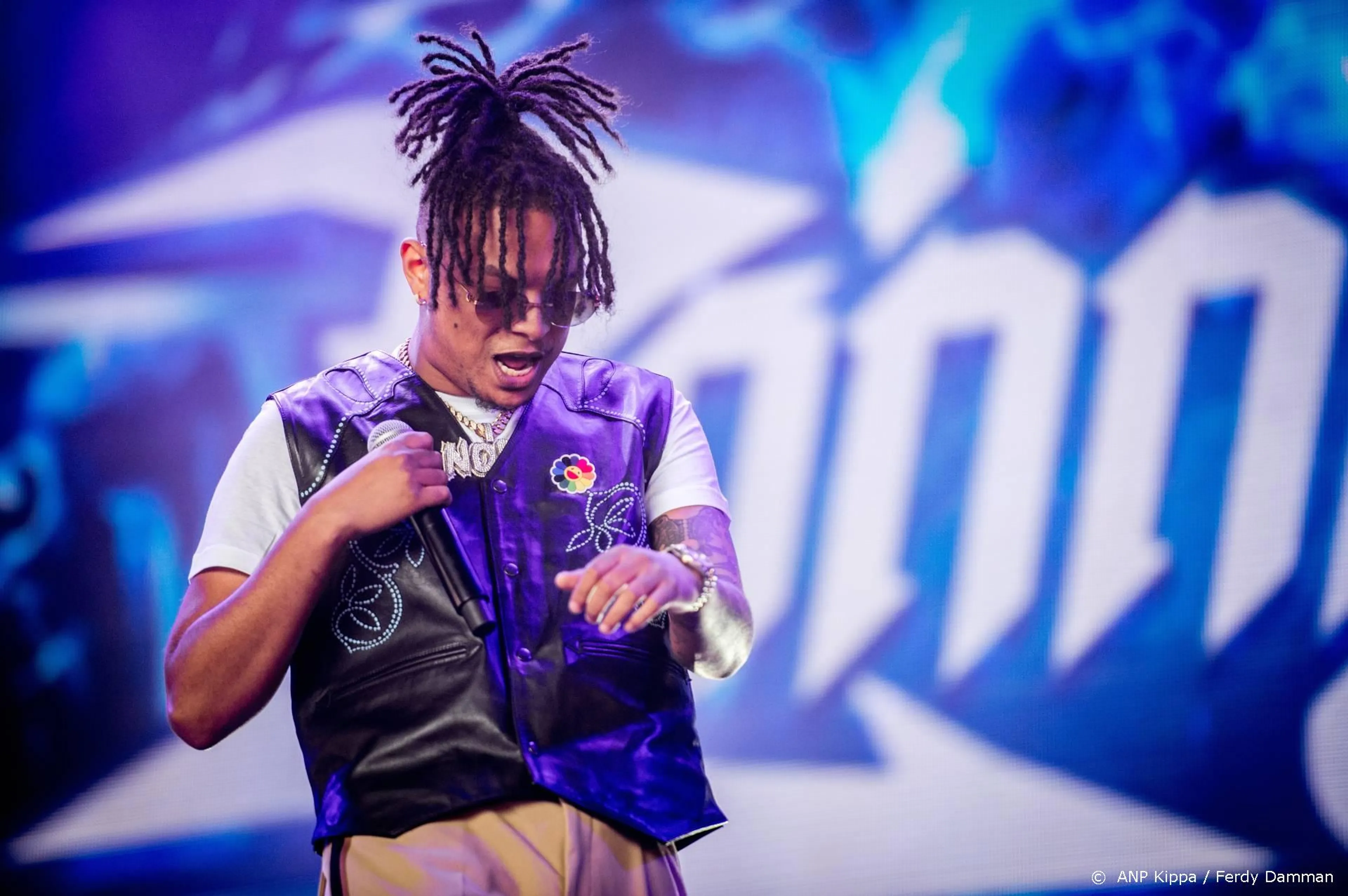 ZIEN: Ronnie Flex laat volgers smelten met zoete foto van dochter 