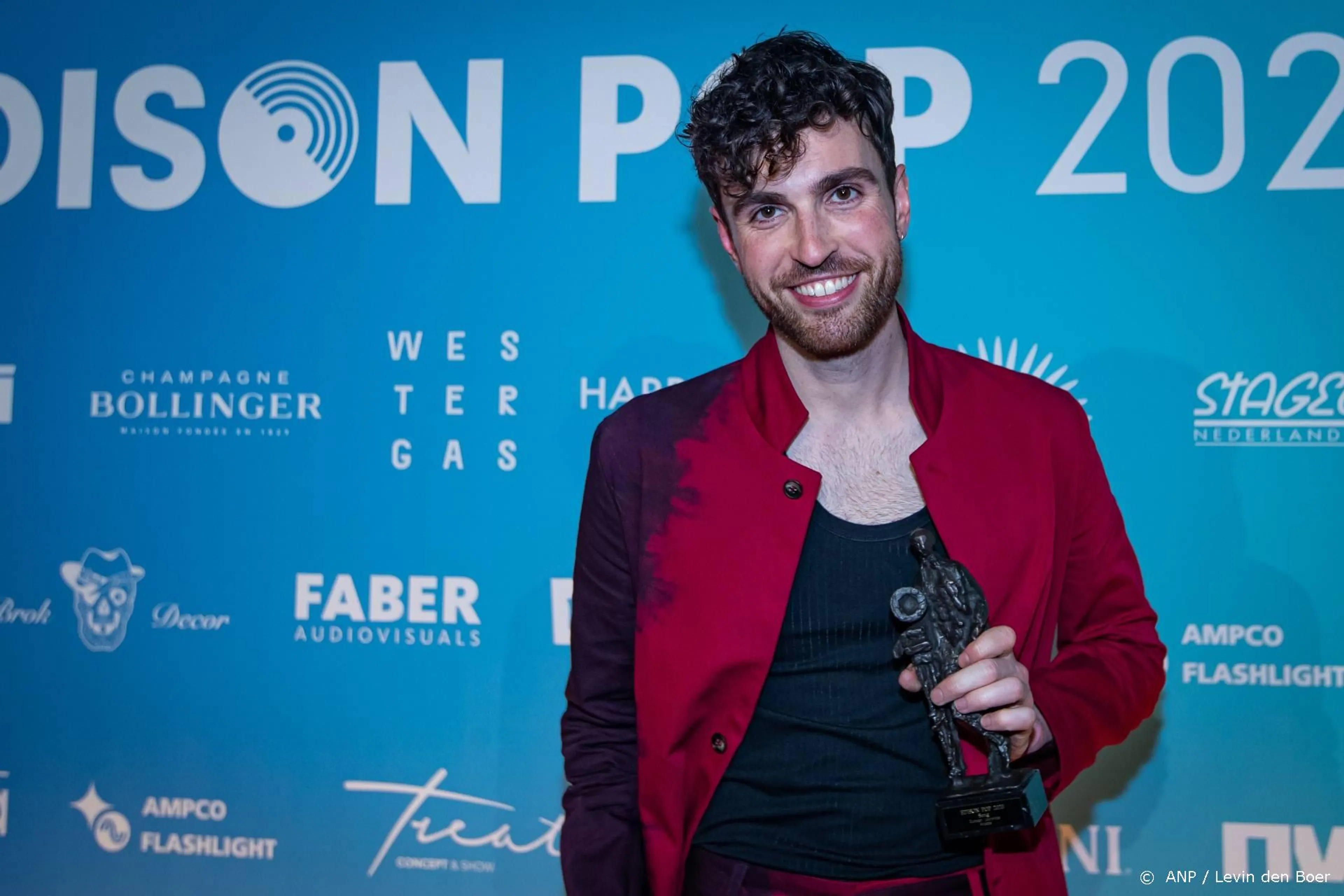 ZIEN: Duncan Laurence verbluft volgers met nieuwe look