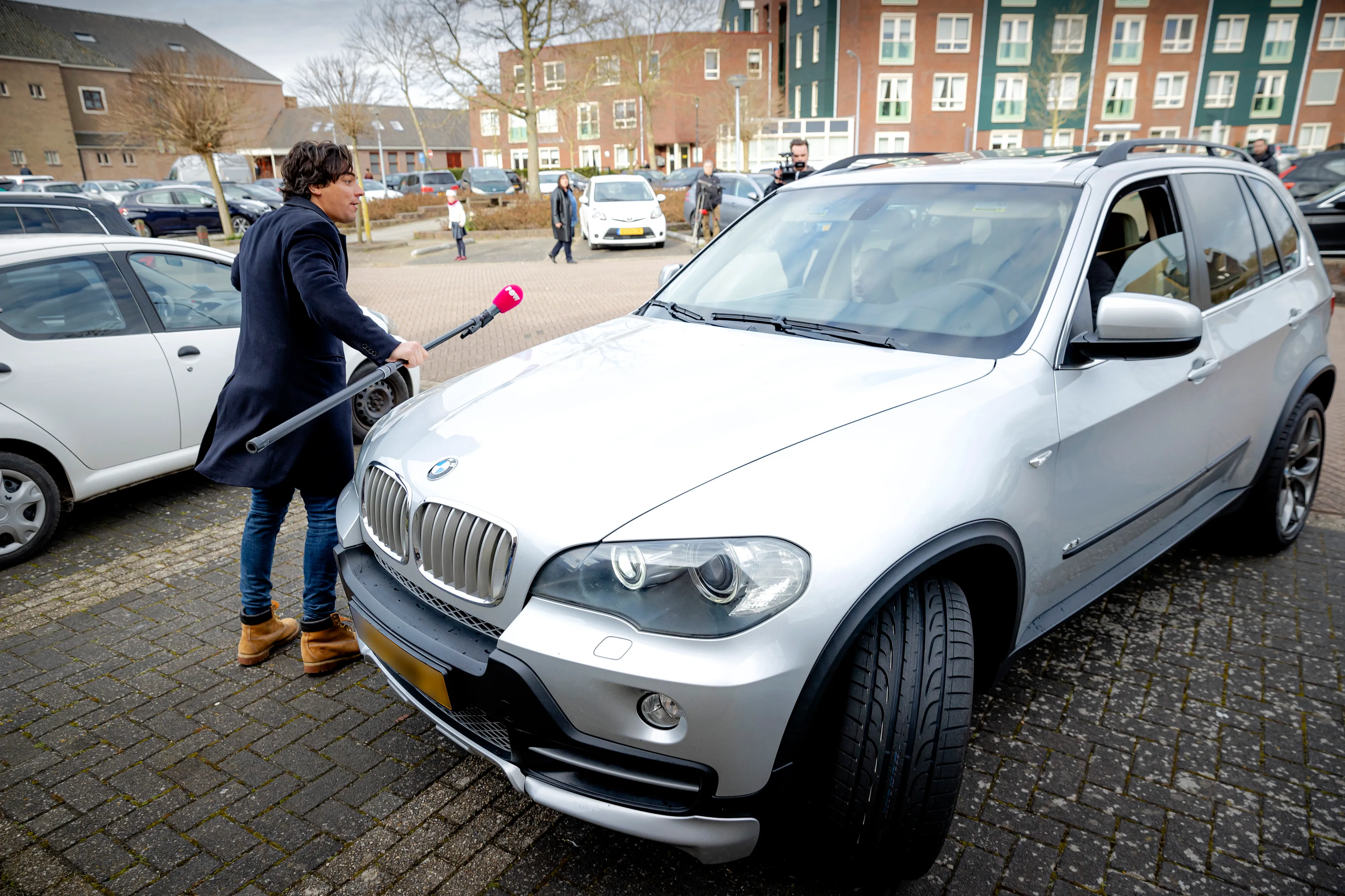 'Slijptol' en Dominique Weesie doen aangifte na Urk-aanval