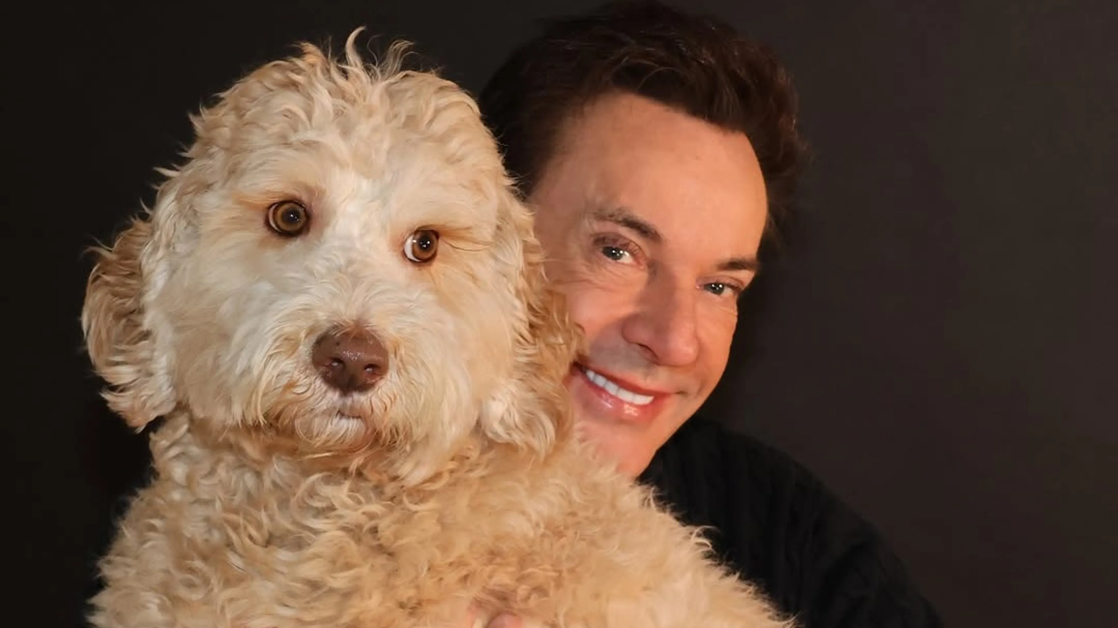 Fans Only Joling razend enthousiast over hond Buddy
