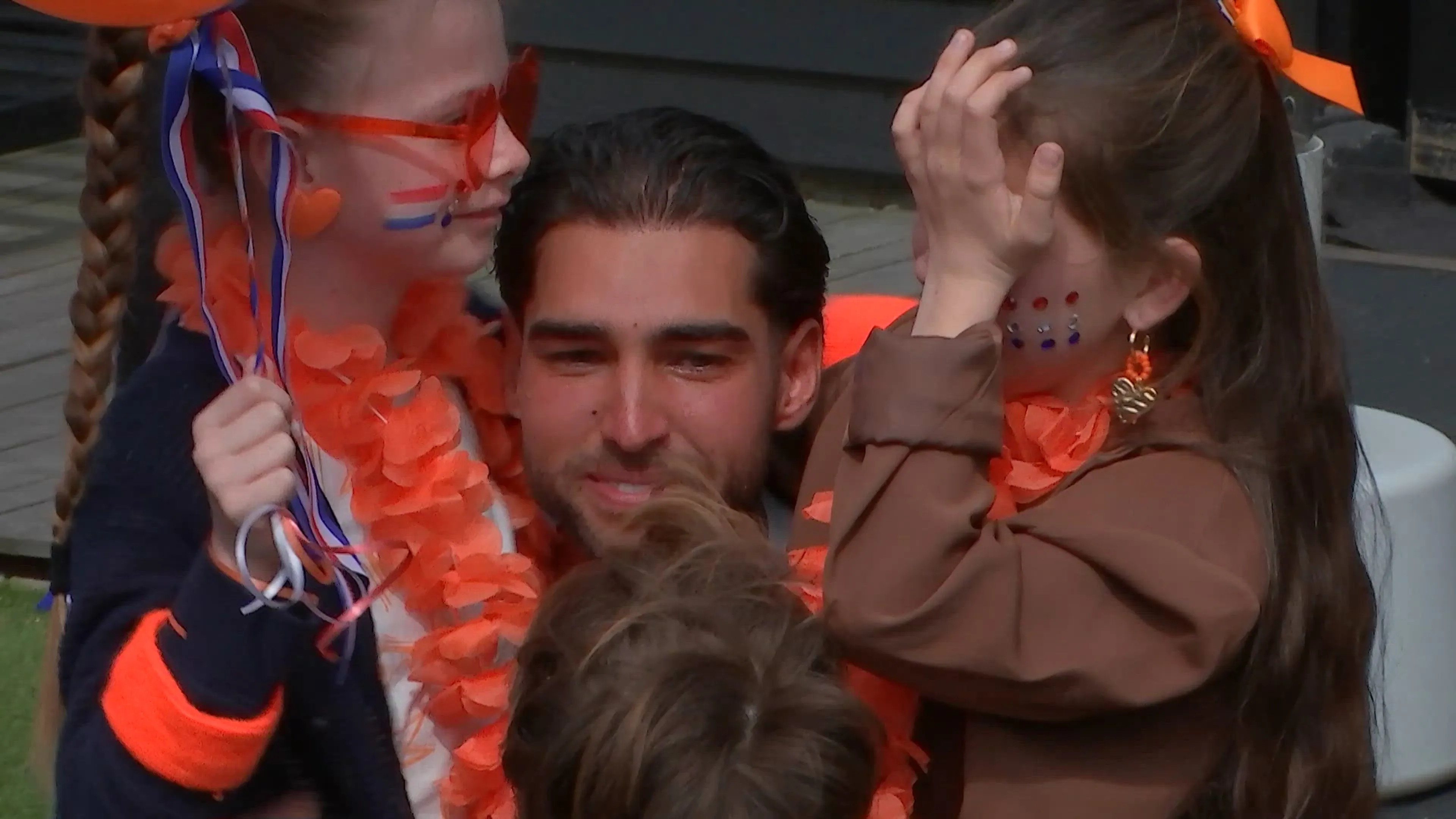 De Bondgenoten-deelnemers staan oog in oog met hun neefjes en nichtjes