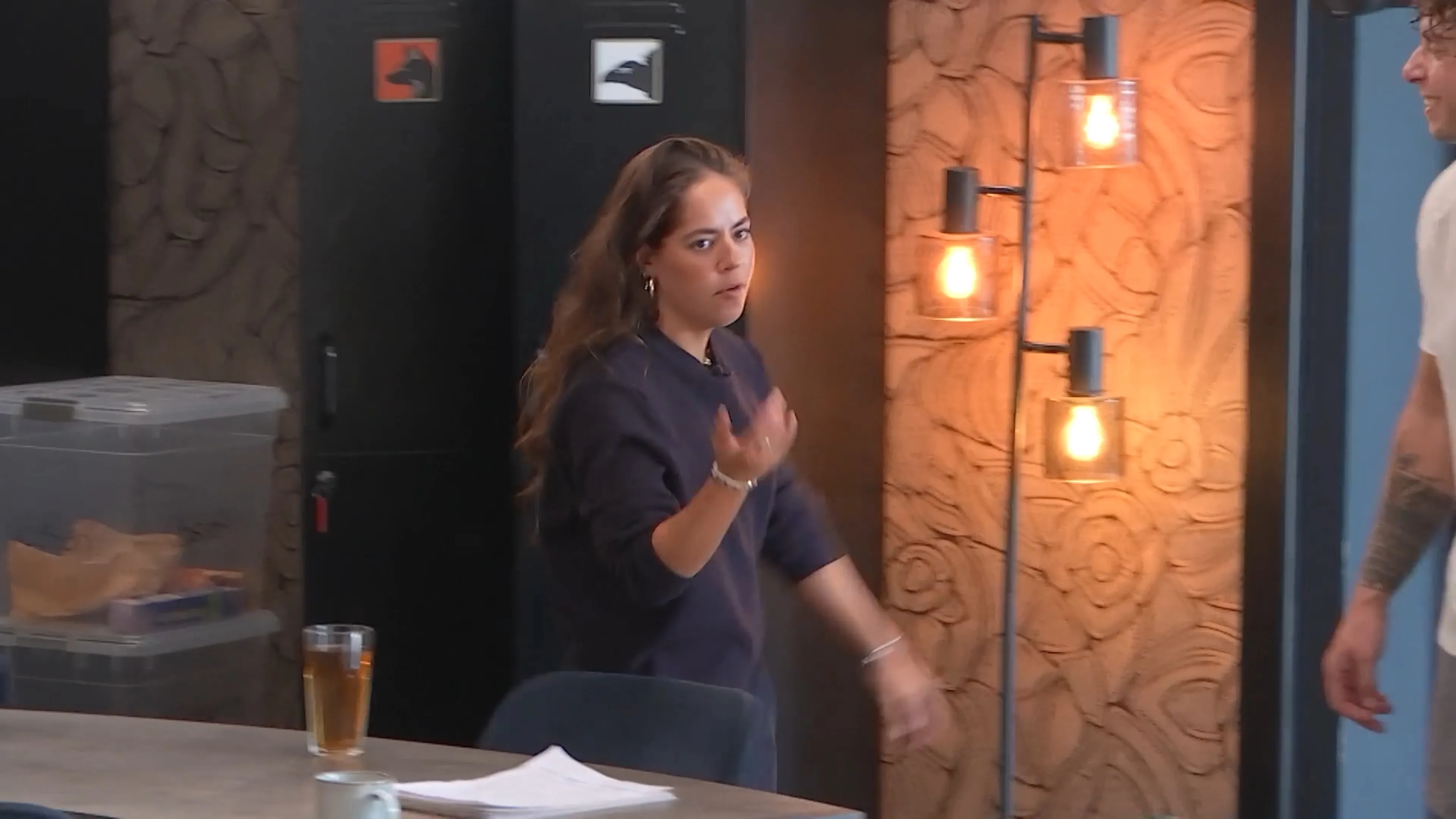 Joshlyn is boos op Lisanne en Dylan: 'Ik word niet goed van hun!'