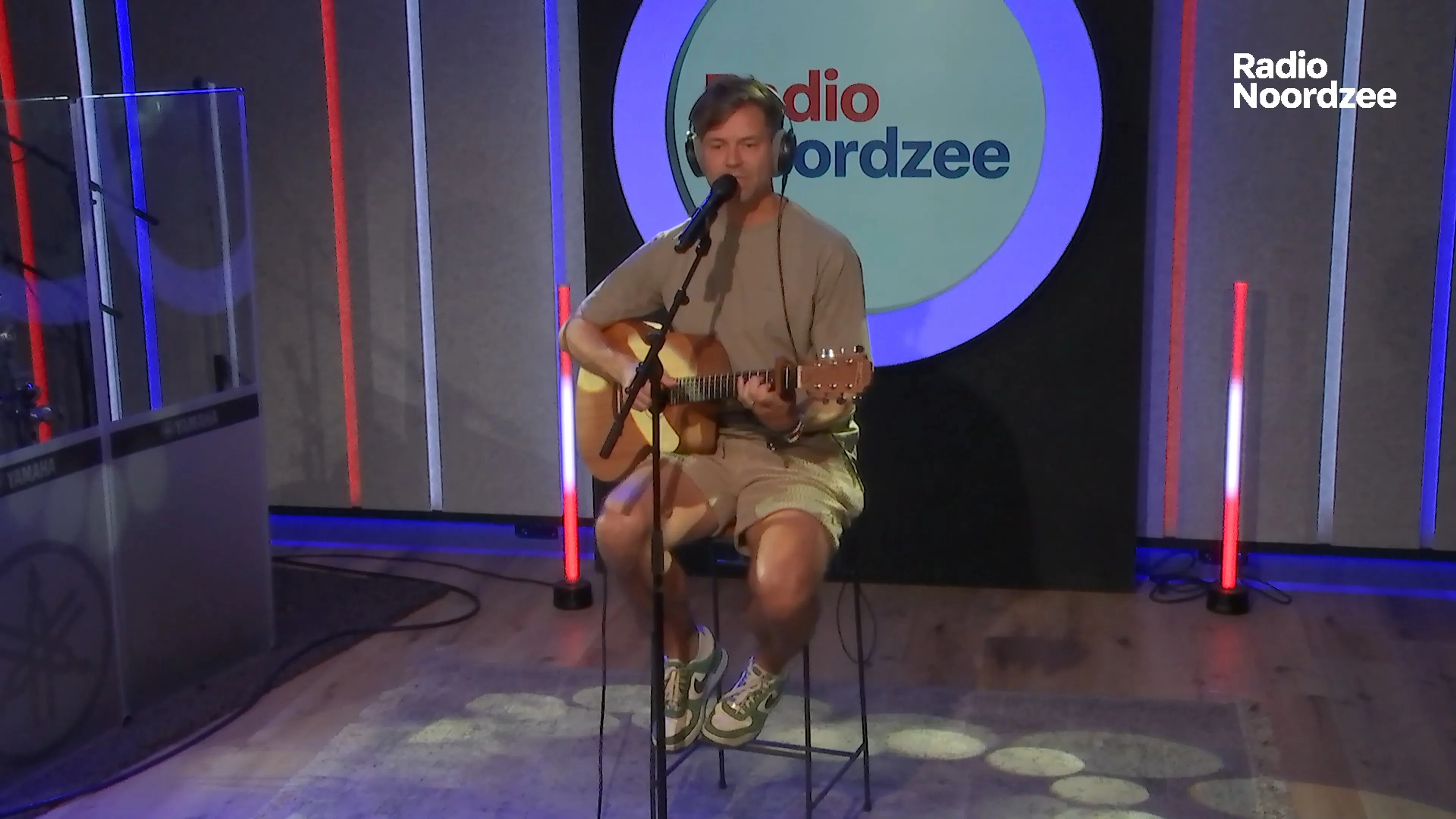 Simon Keizer deelt het verhaal achter 'Ik Zeg Het Te Weinig' én speelt het live