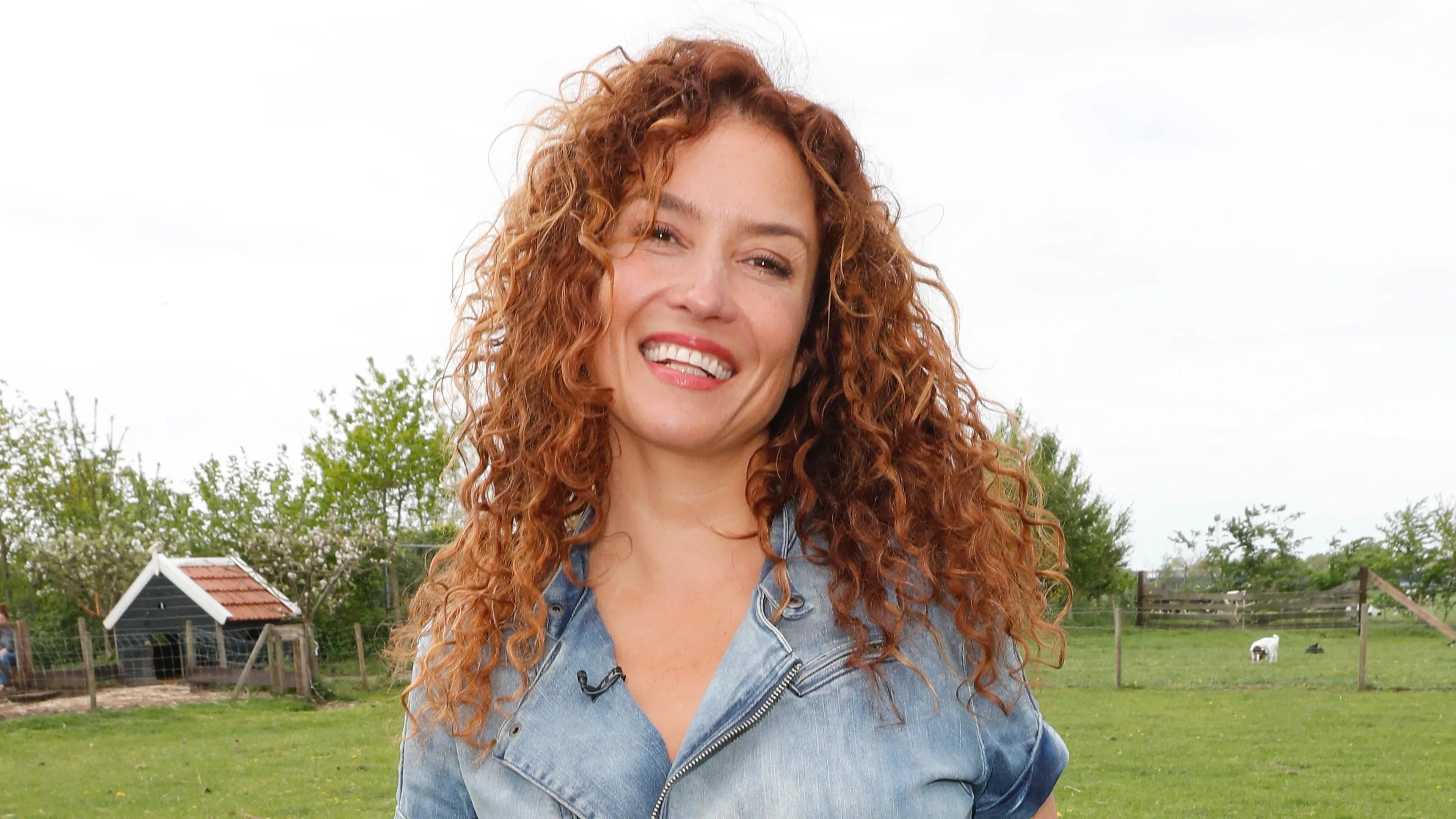 Katja Schuurman viert feestje met haar gezin