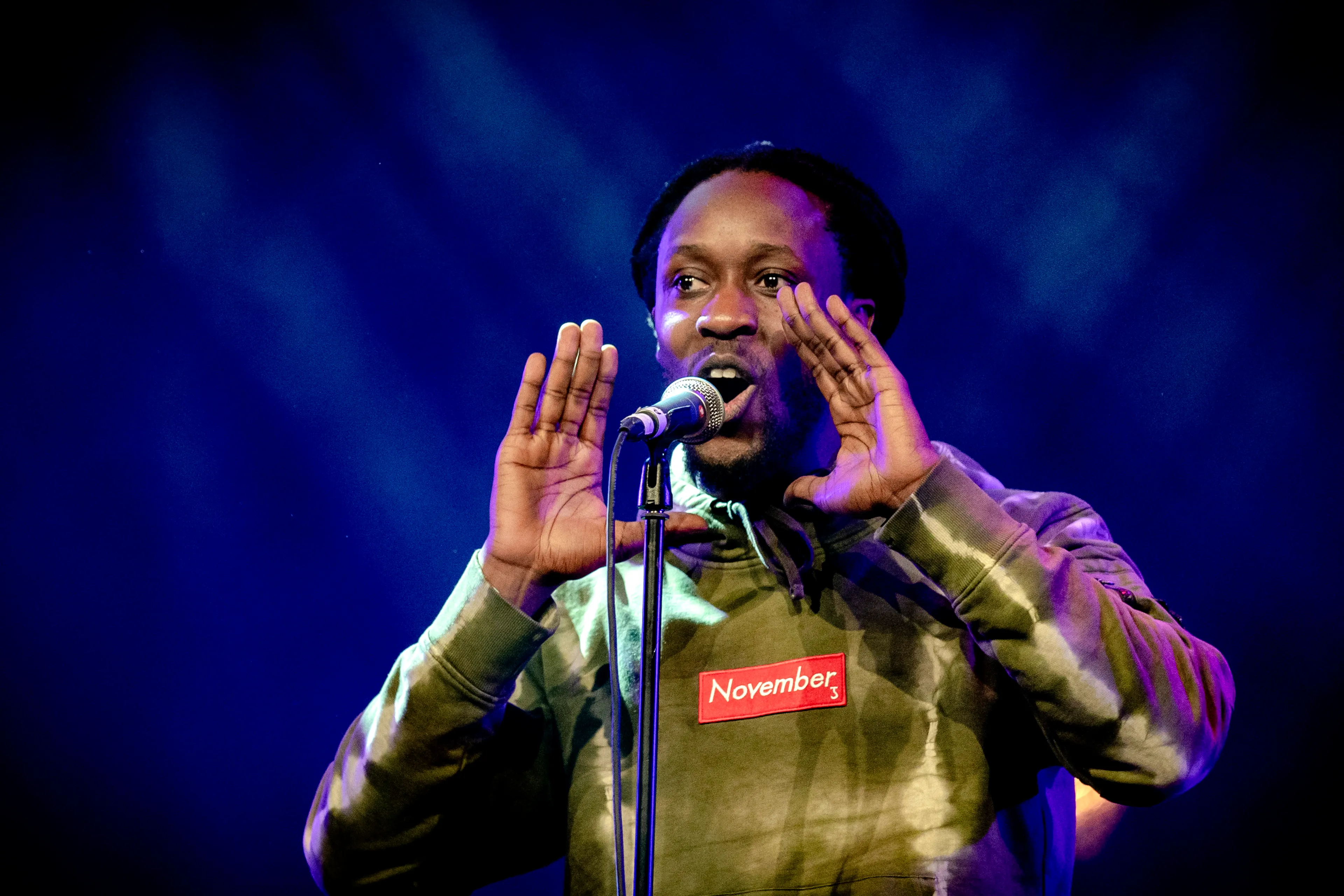 Zó reageert Akwasi op haatreactie