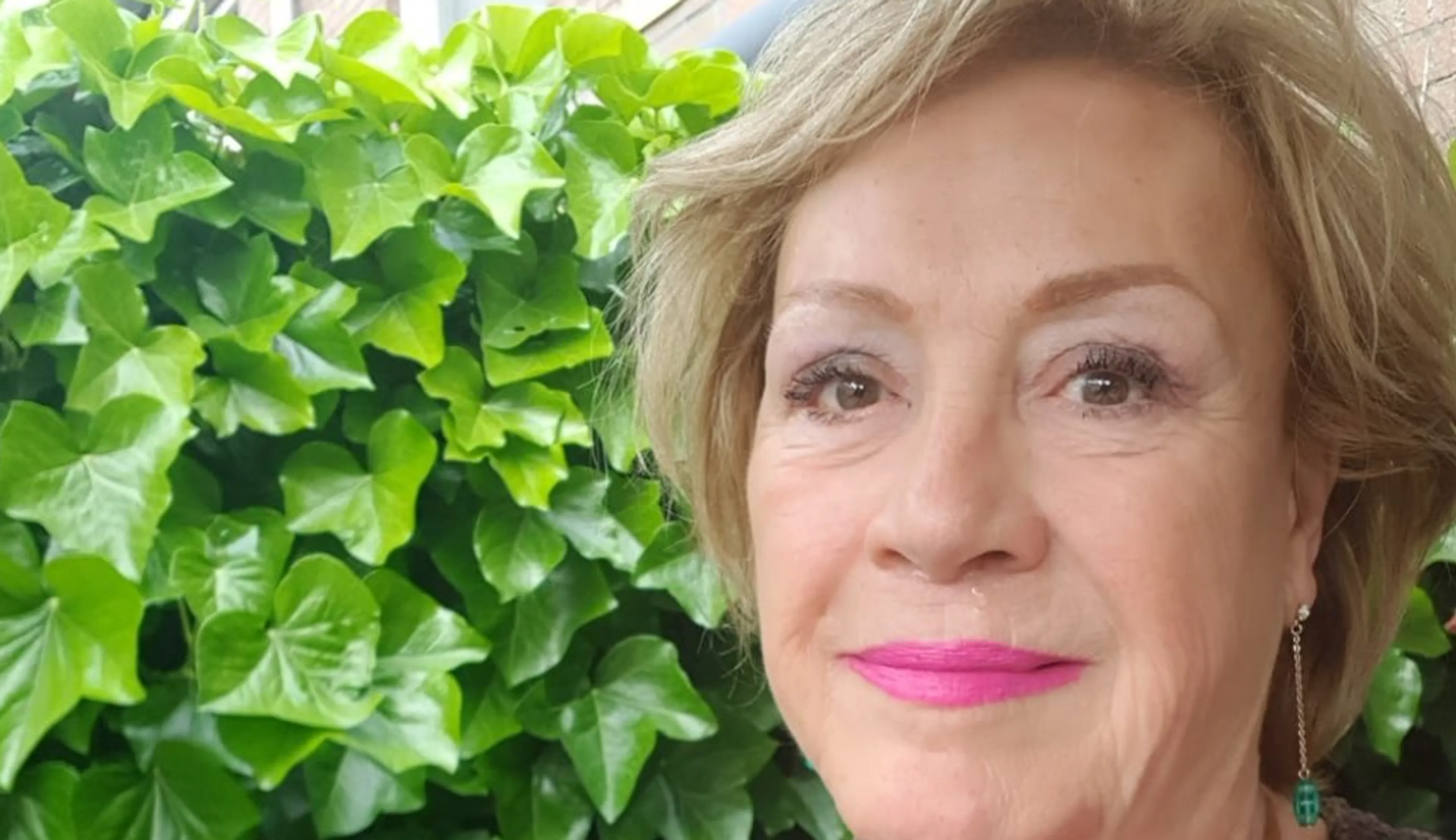 Viola Holt 'magnetisch na contact met gevaccineerde'