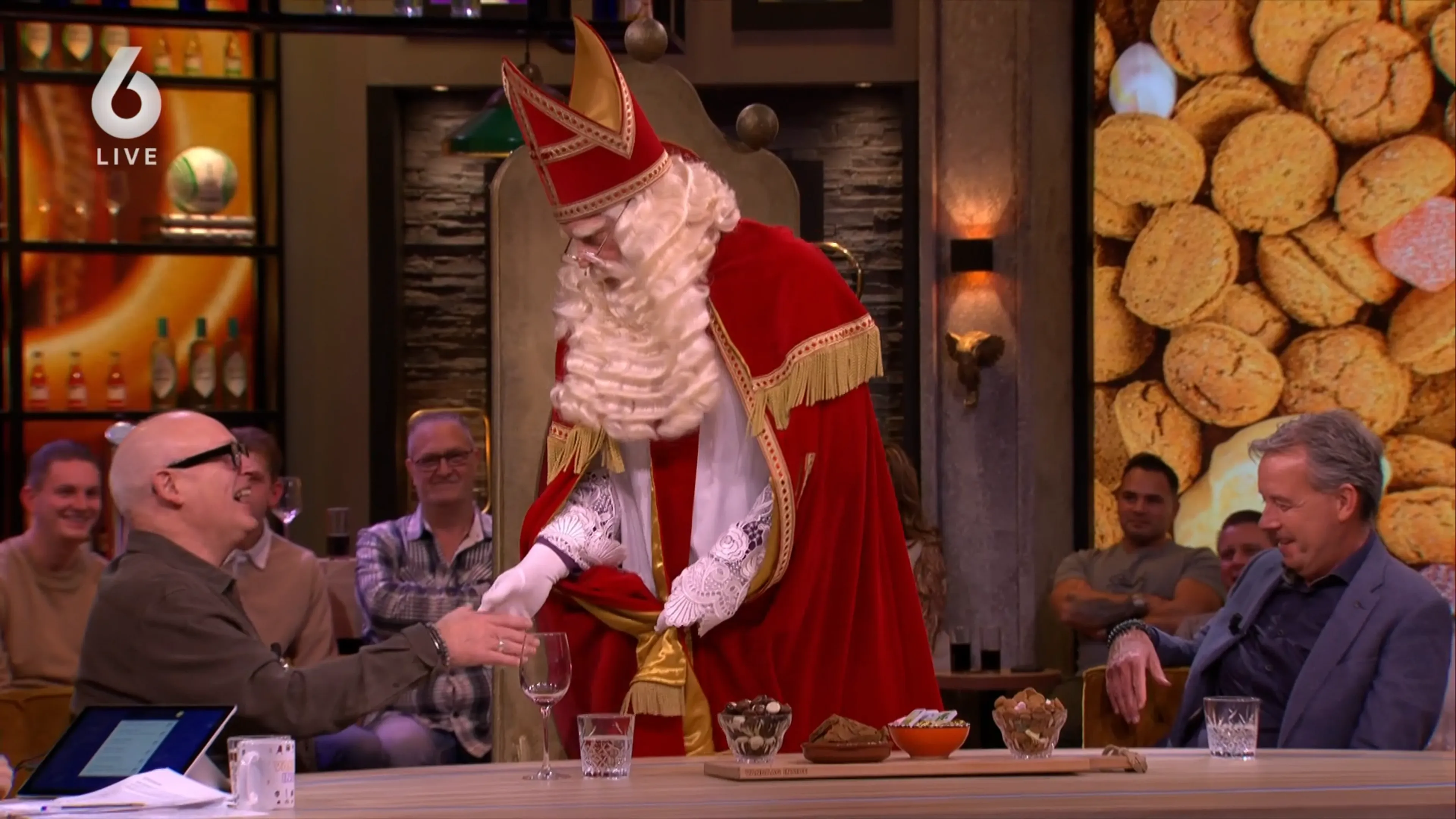 VI-kijkers gaan los om grove grappen Sinterklaas