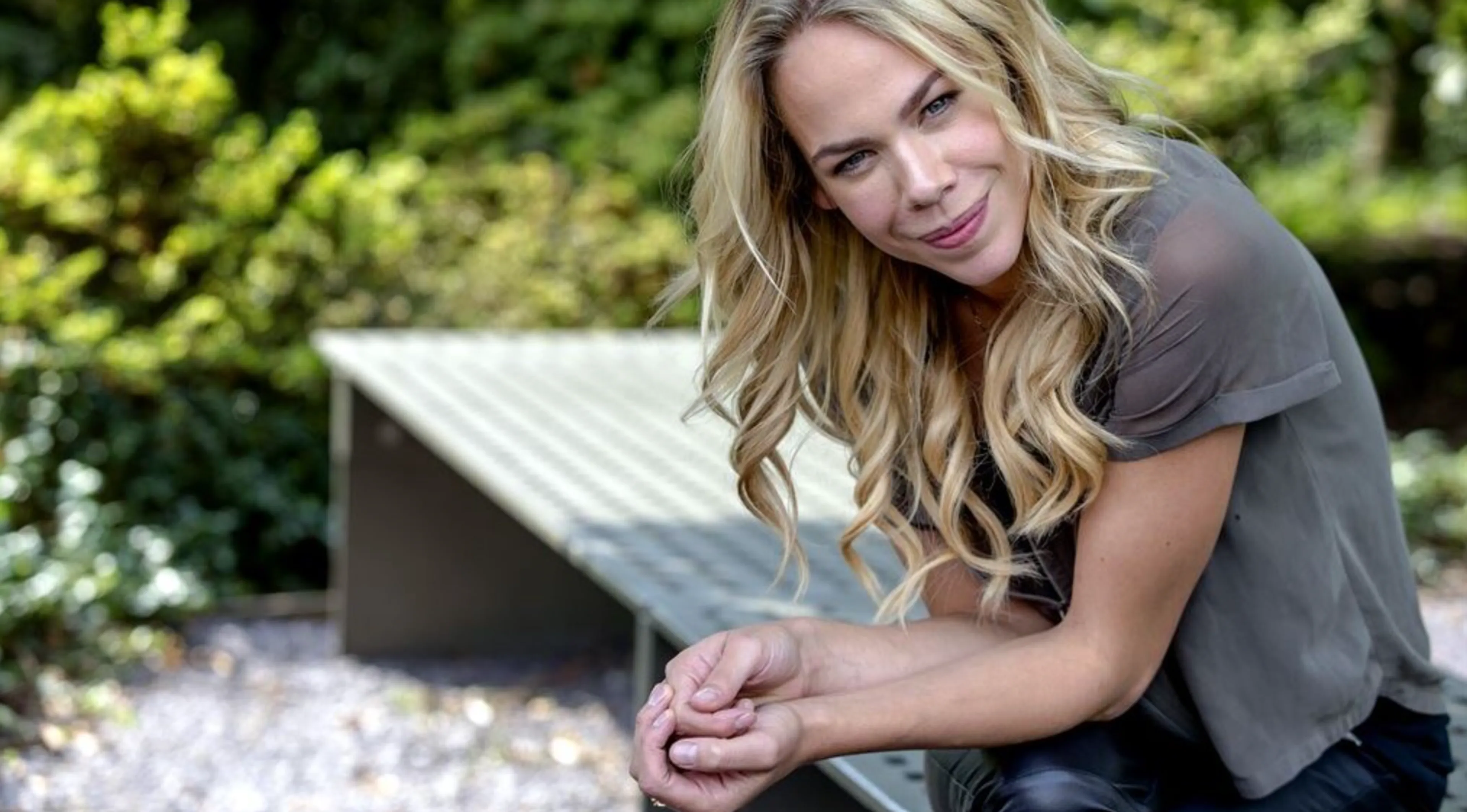 ZIEN: Nicolette Kluijver maakt hilarische val