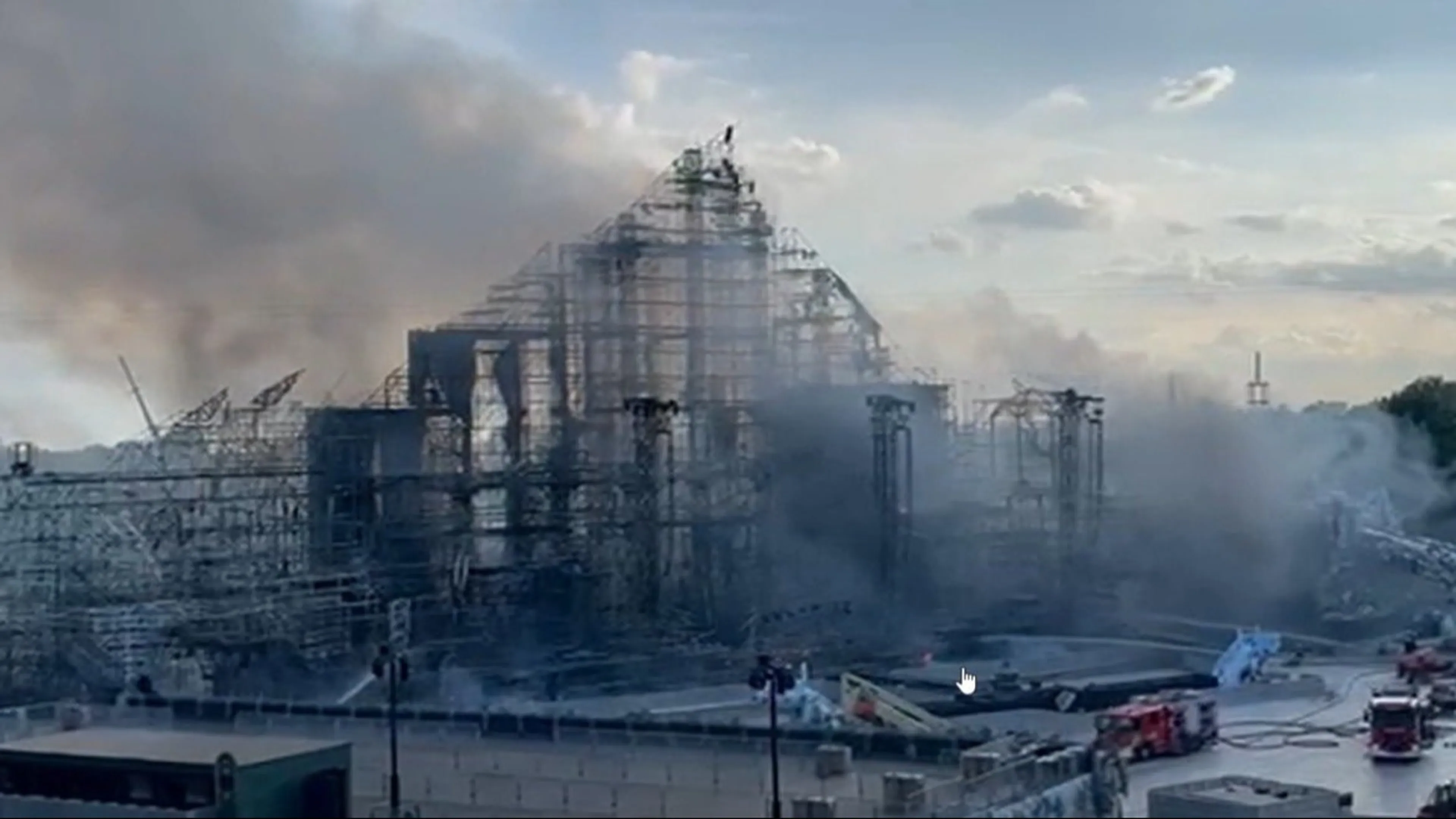Tomorrowland gaat door ondanks verwoestende brand hoofdpodium