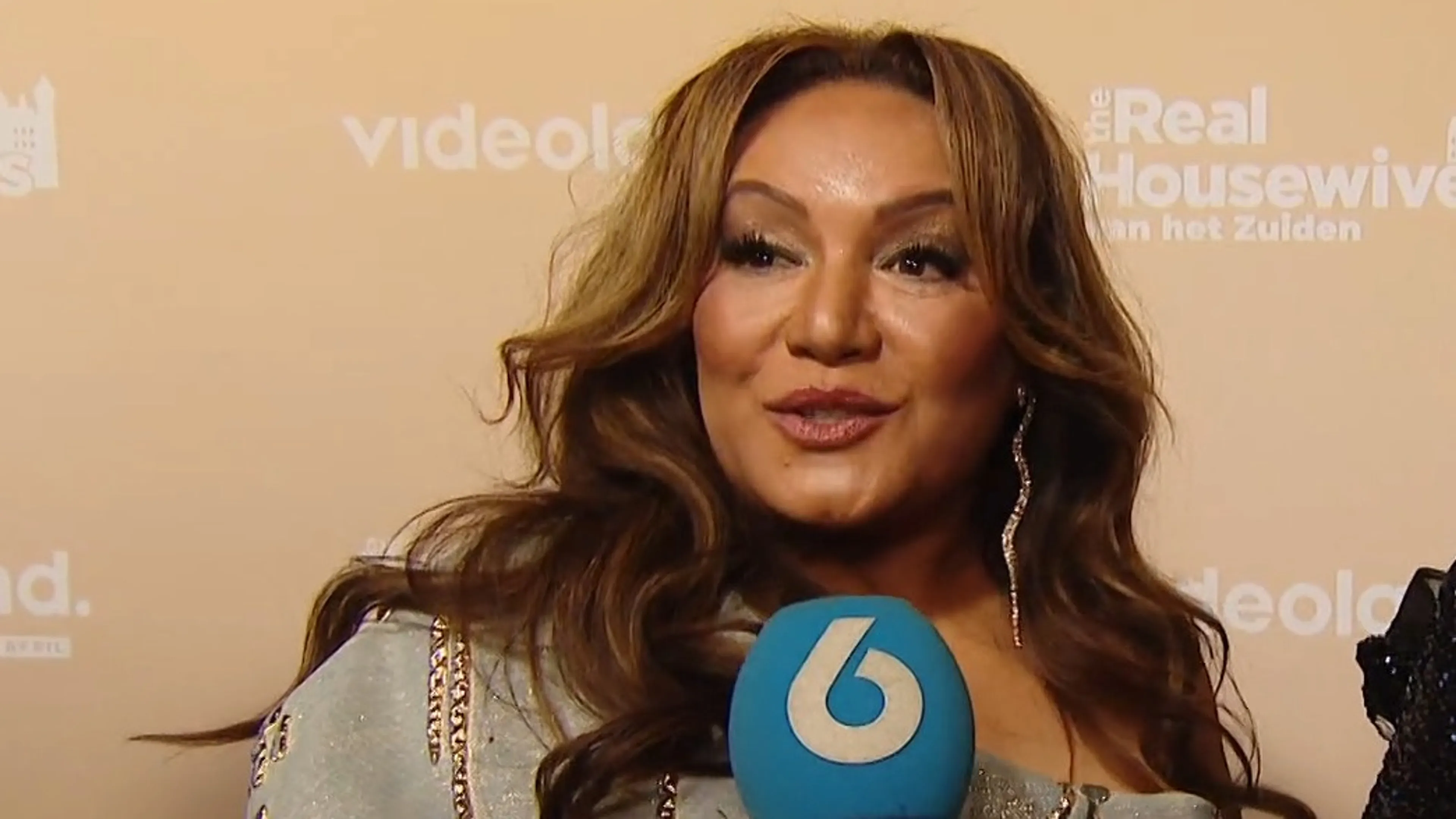 Real Housewives-Claudia gooit olie op vuur tijdens Dubai-diner