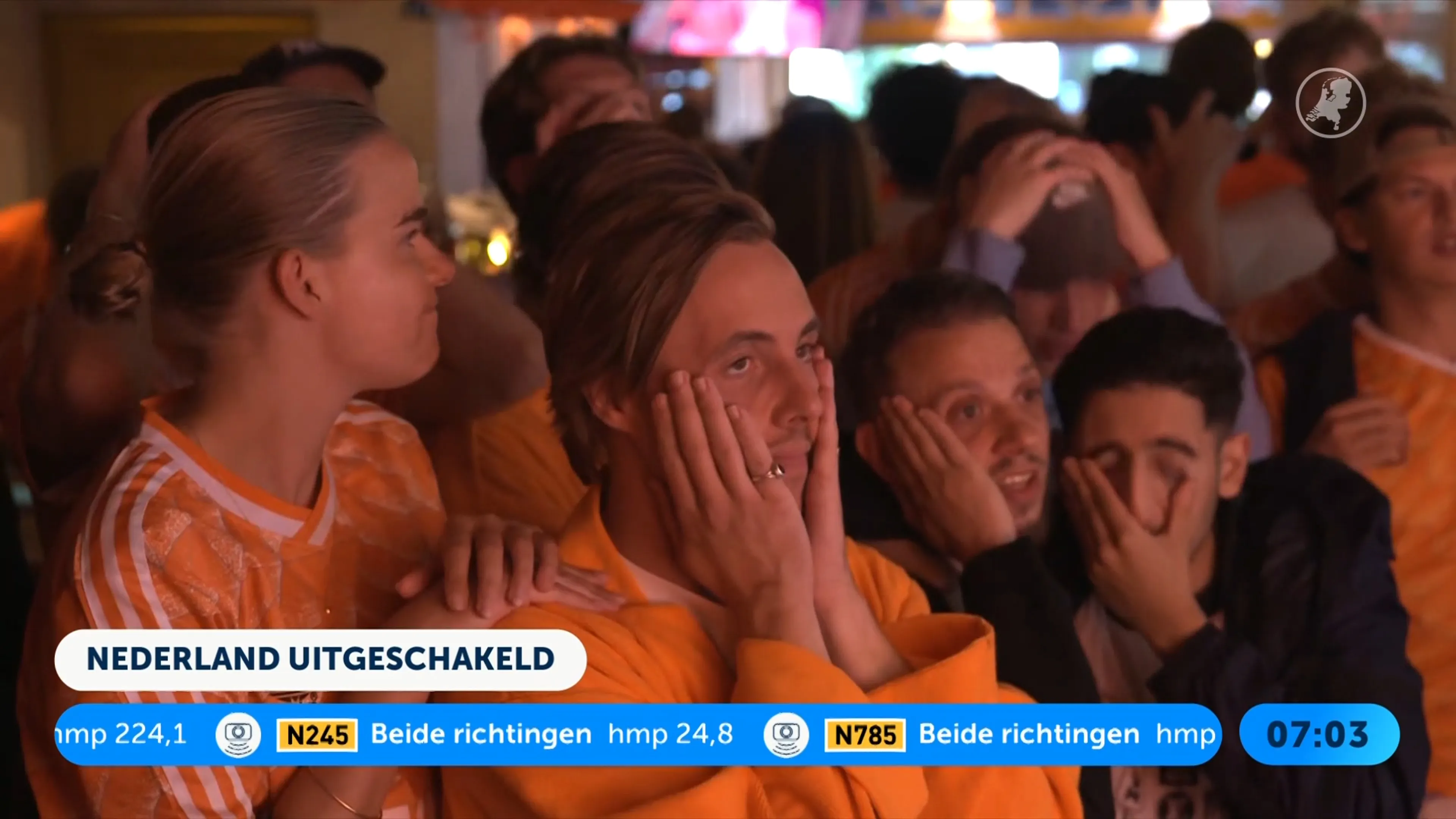 Oranje-avontuur ten einde: Nederlandse fans teleurgesteld, feest in Osdorp