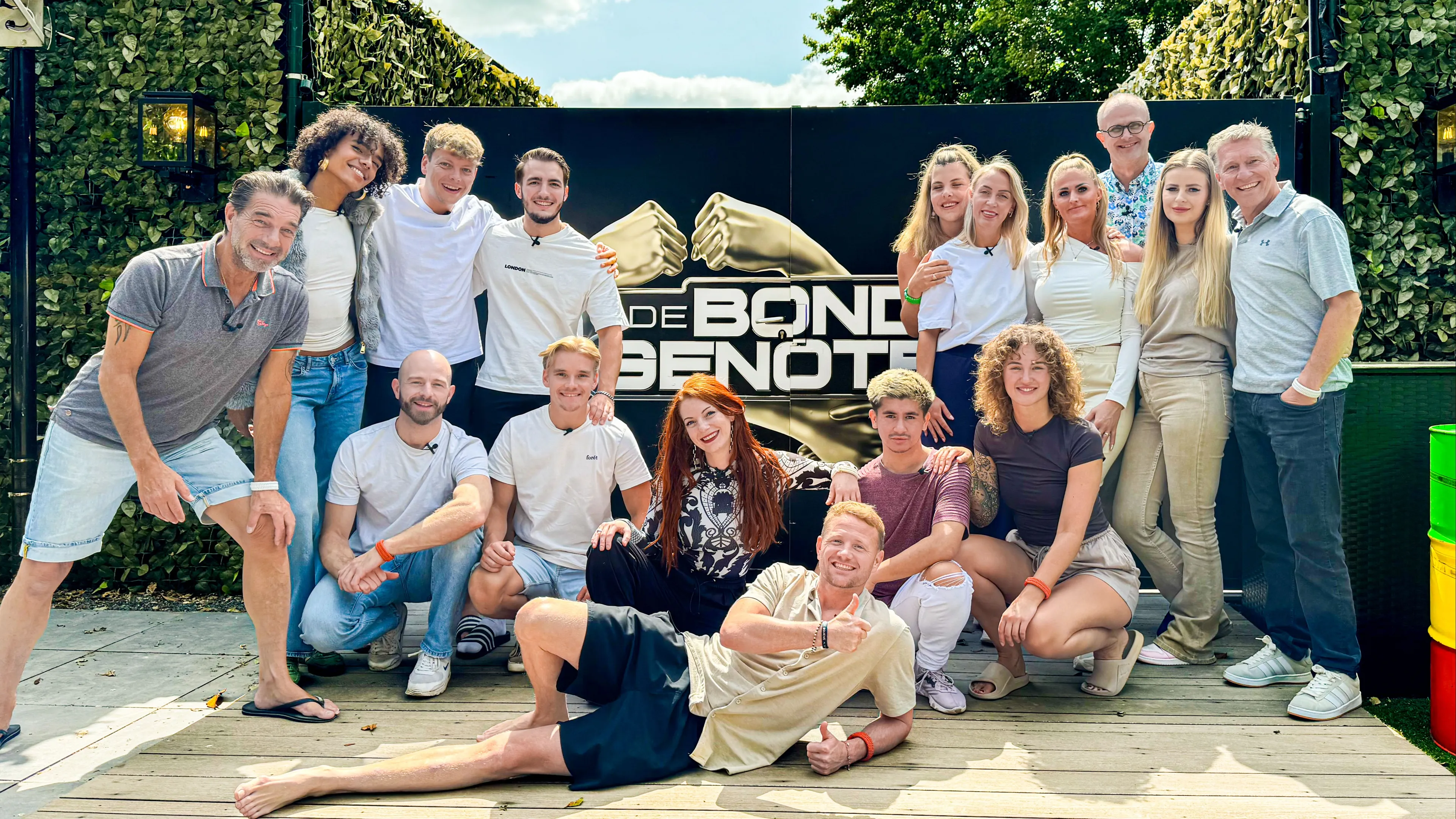 Opvallende knuffelpartij in De Bondgenoten