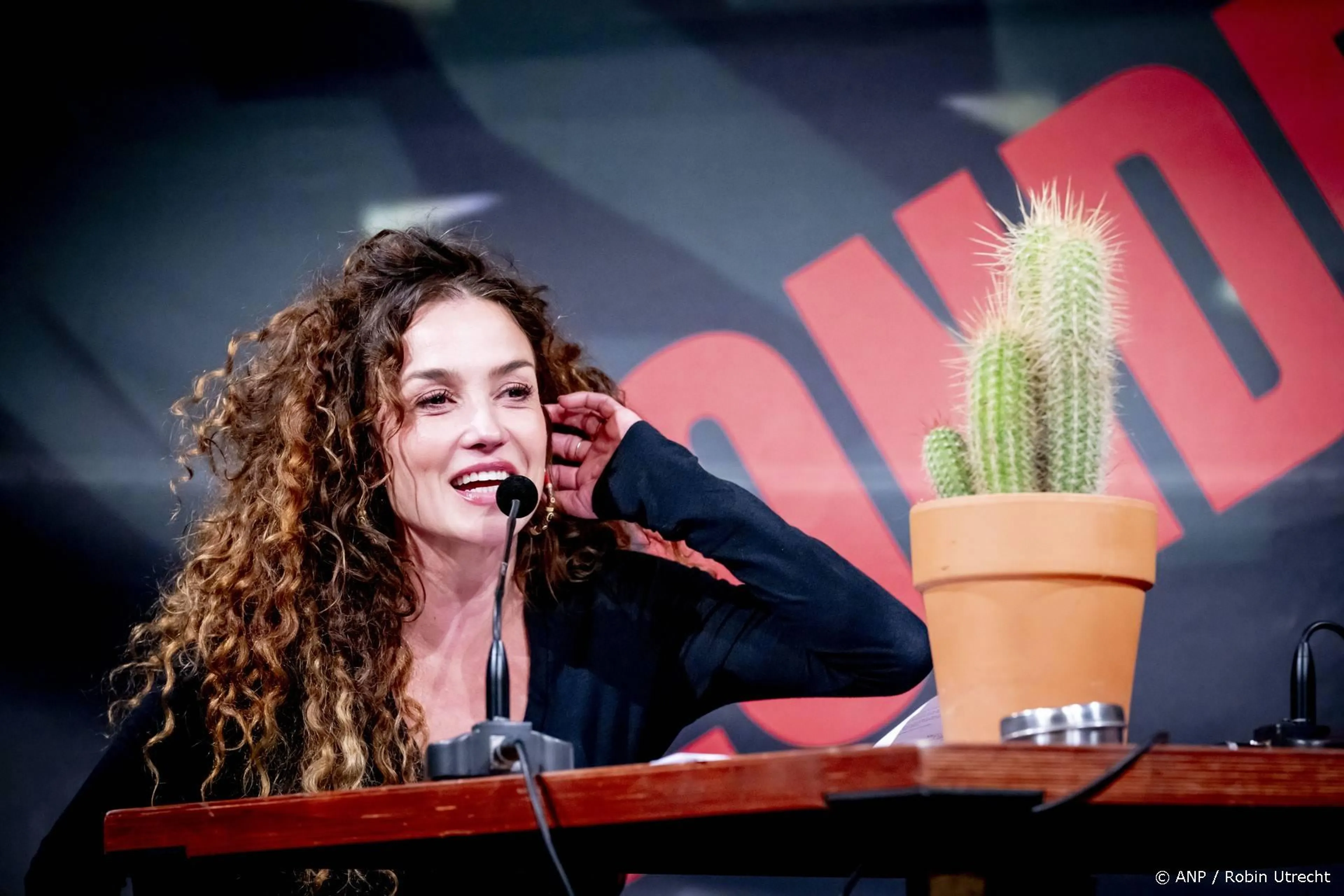 Katja Schuurman met dochter gestrand in Colombia: 'Kan KLM niet bereiken?!'