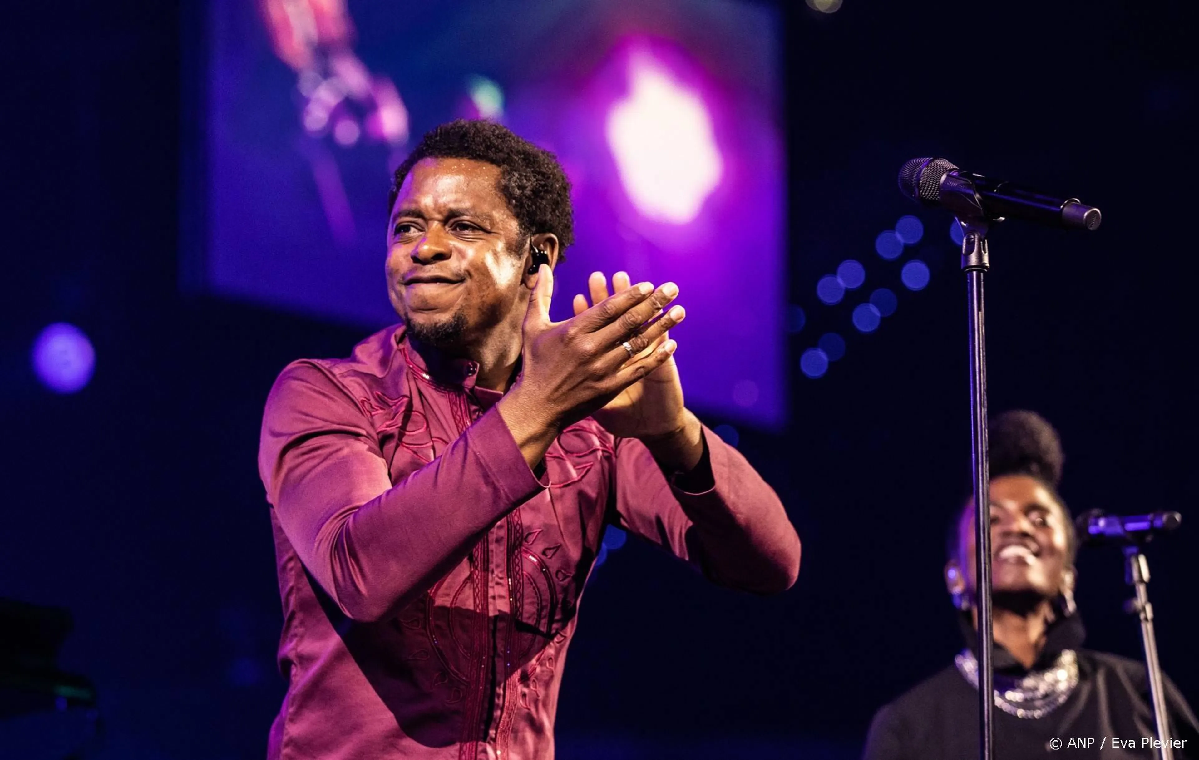 Typhoon en Karsu zetten zich in voor zieke kinderen tijdens benefietconcert