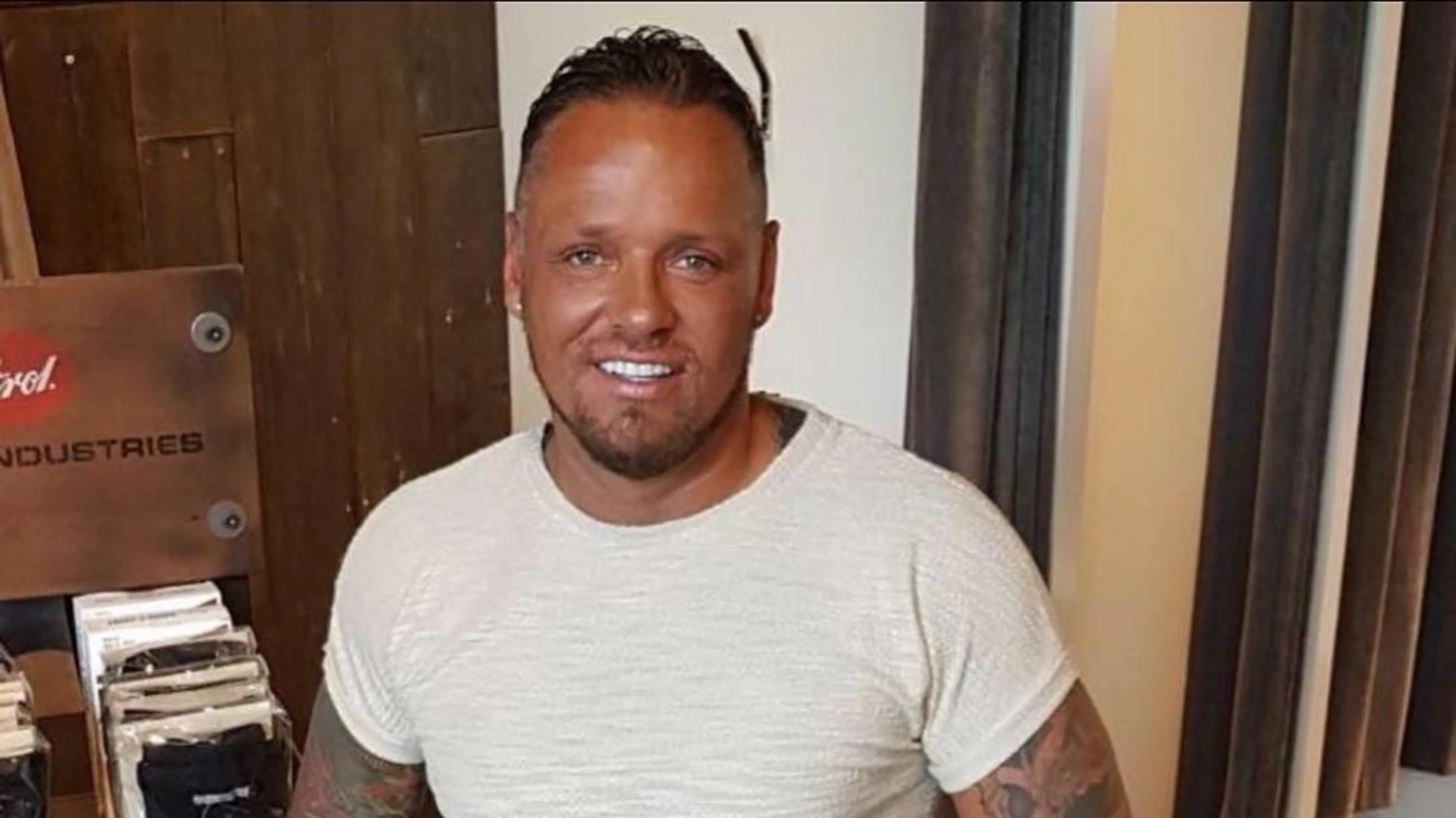 ZIEN: Michael van der Plas plaatst gigantische tattoo