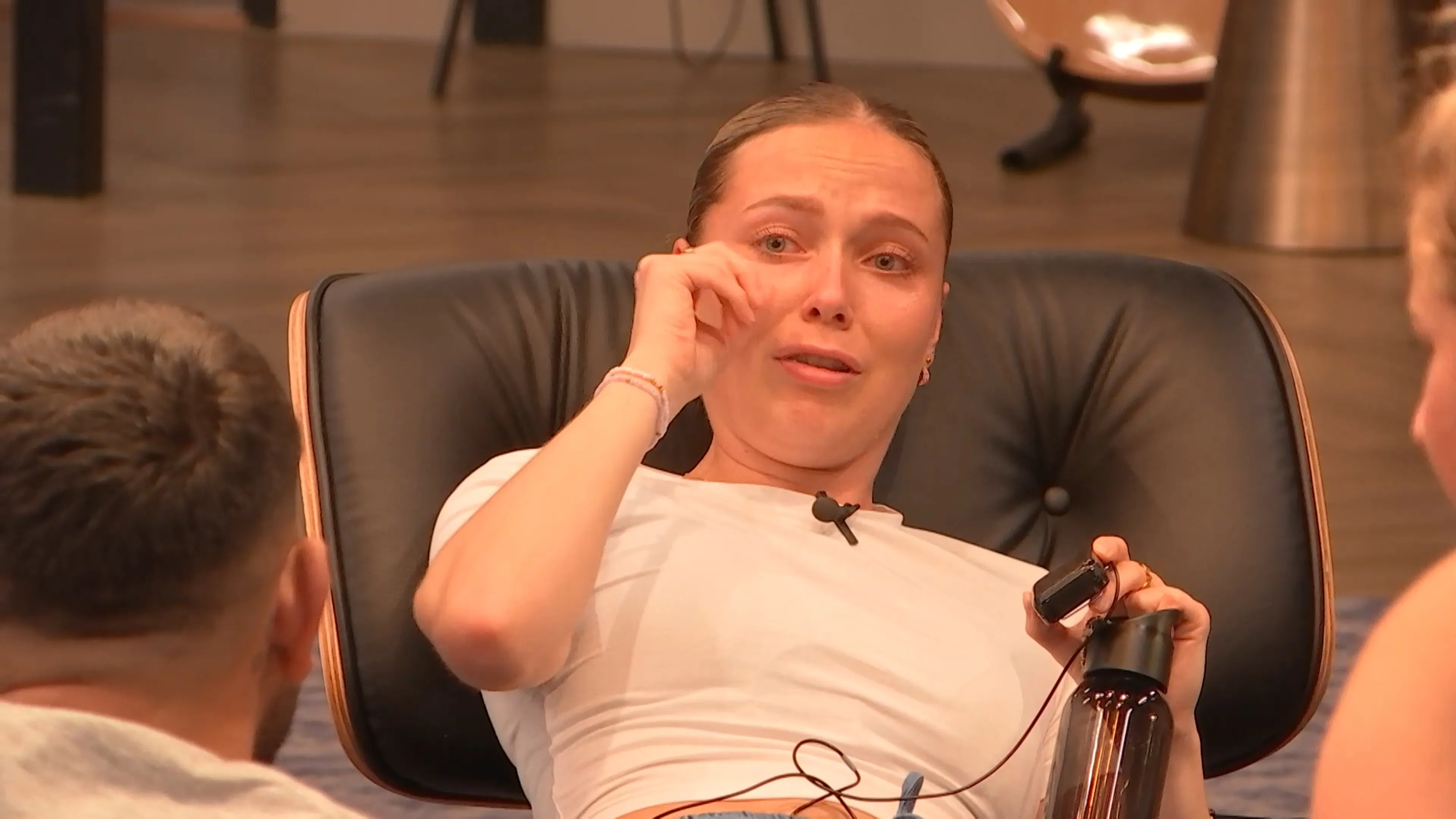 Fadi maakt een verkeerde grap over Terese's vriendje