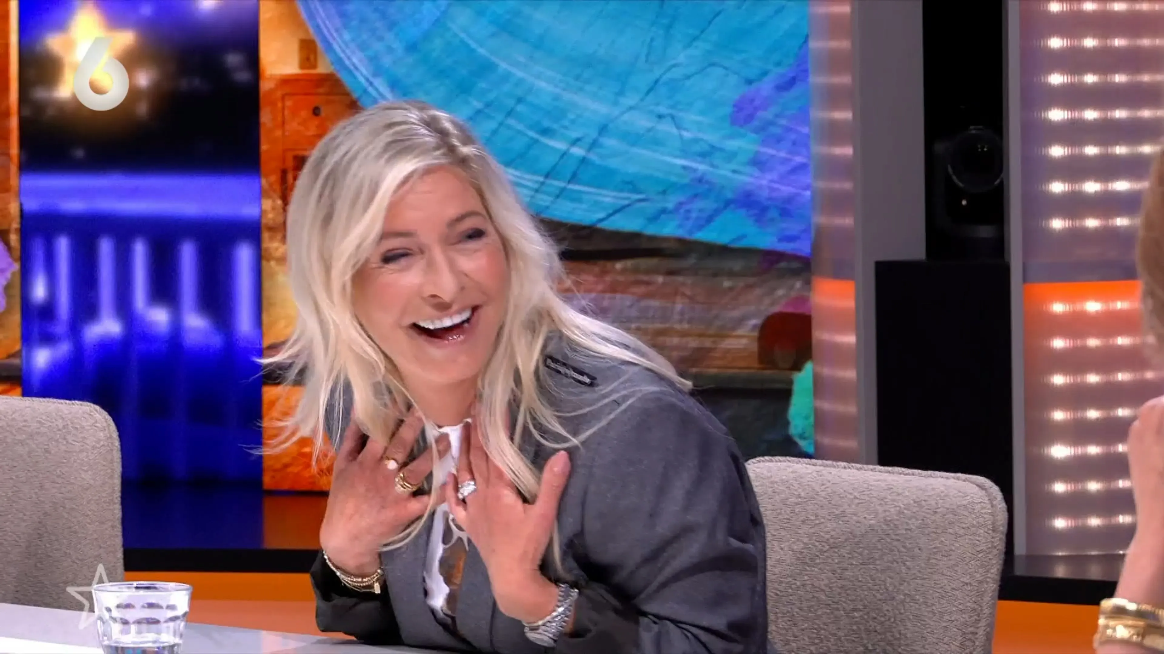 Mariska Bauer in tranen bij Shownieuws door Moederdag-video Jan en Danique