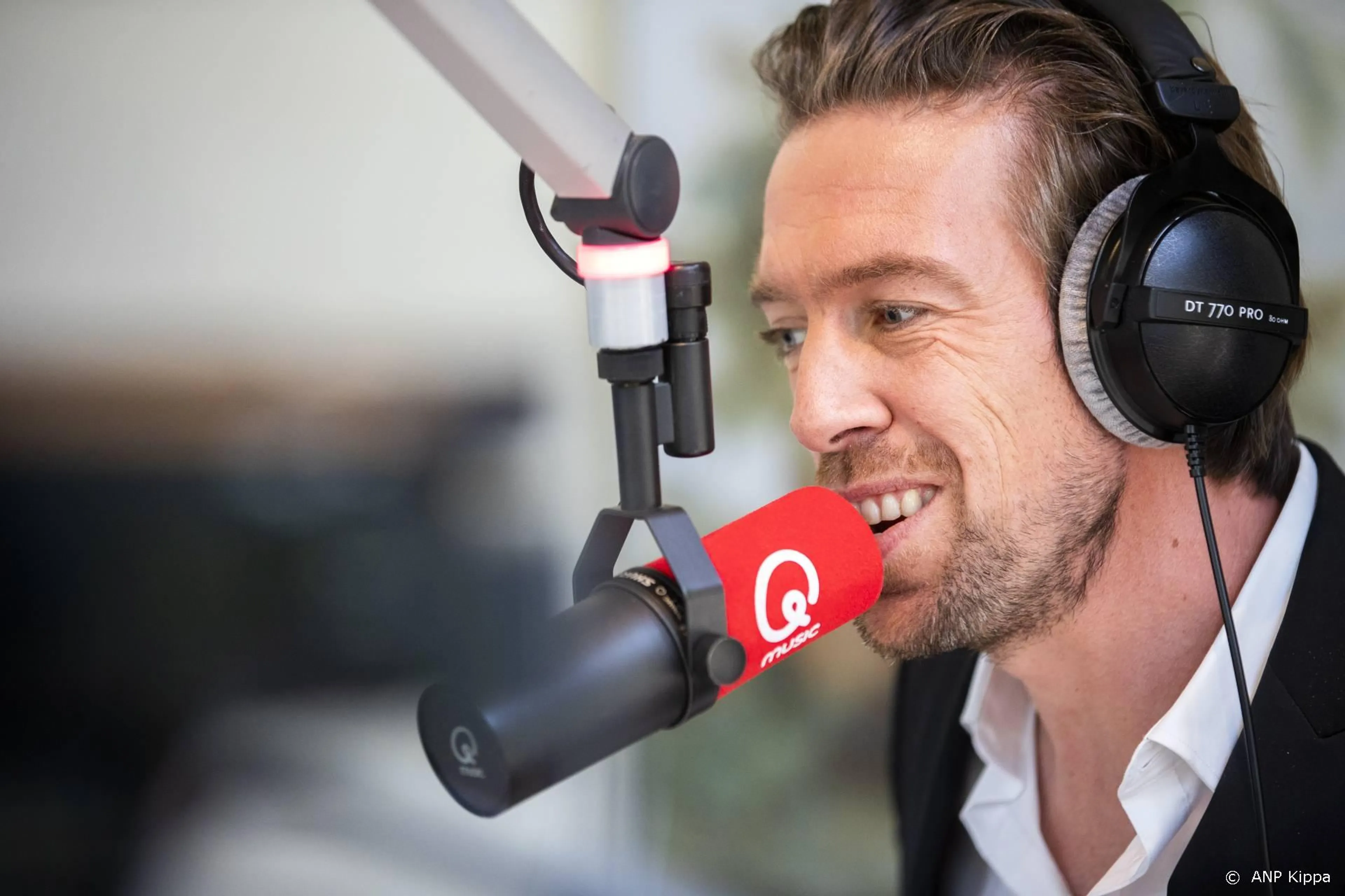 Mattie Valk ziet werken bij publieke omroep later wel zitten