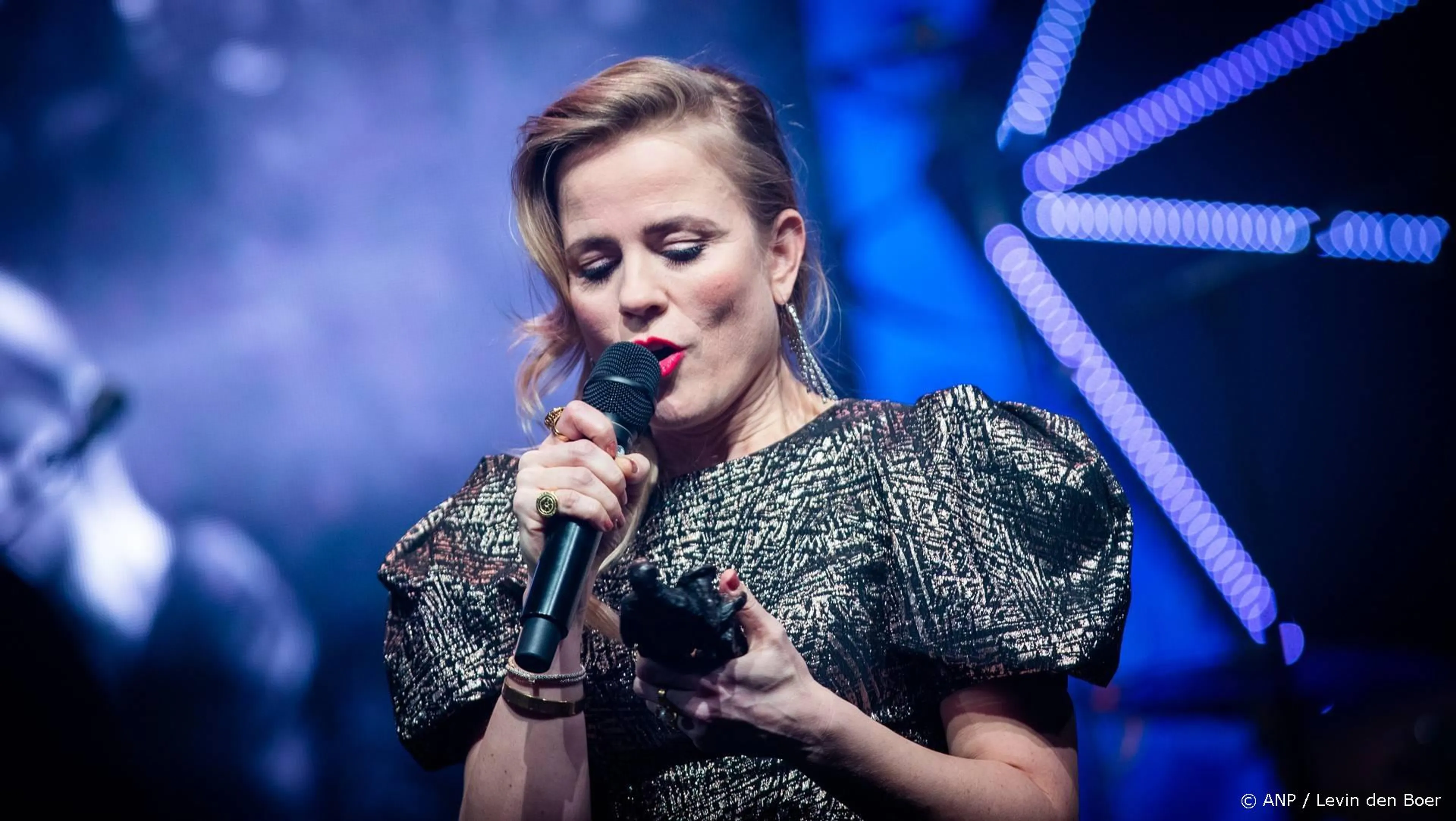 Ilse DeLange kondigt nieuw muzikaal avontuur aan