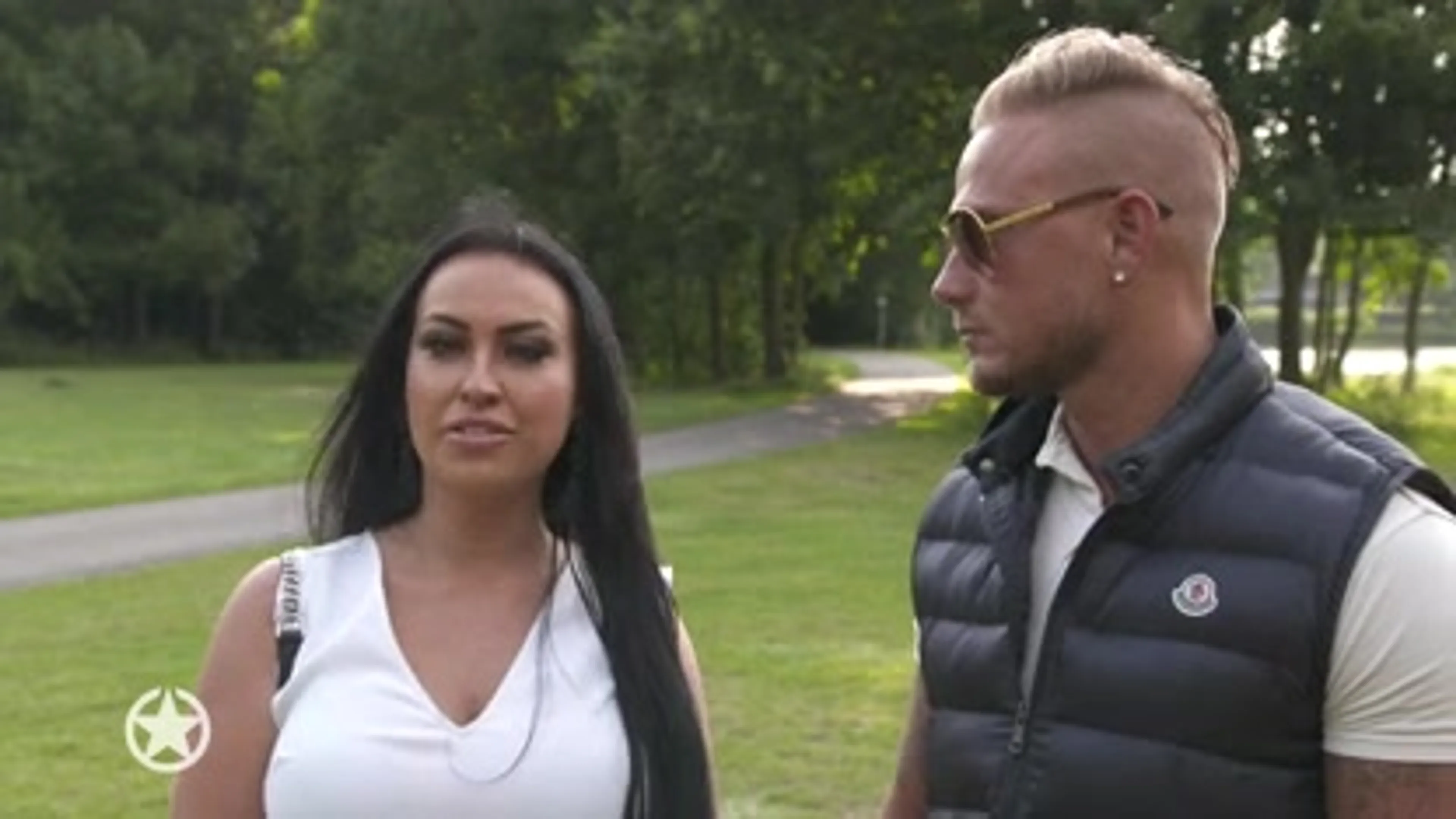 Barbie slaat keihard terug naar Michael's Naomi en EOTB-Lisa