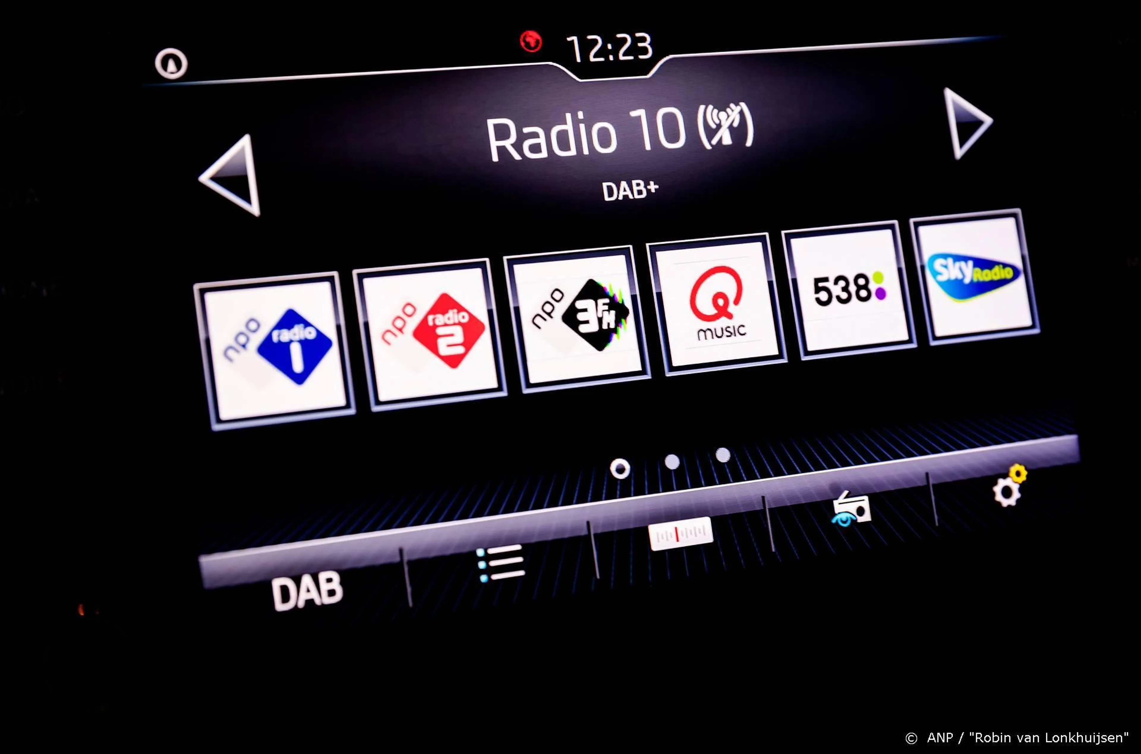 Weinig radiozenders gaan coronalied uitzenden