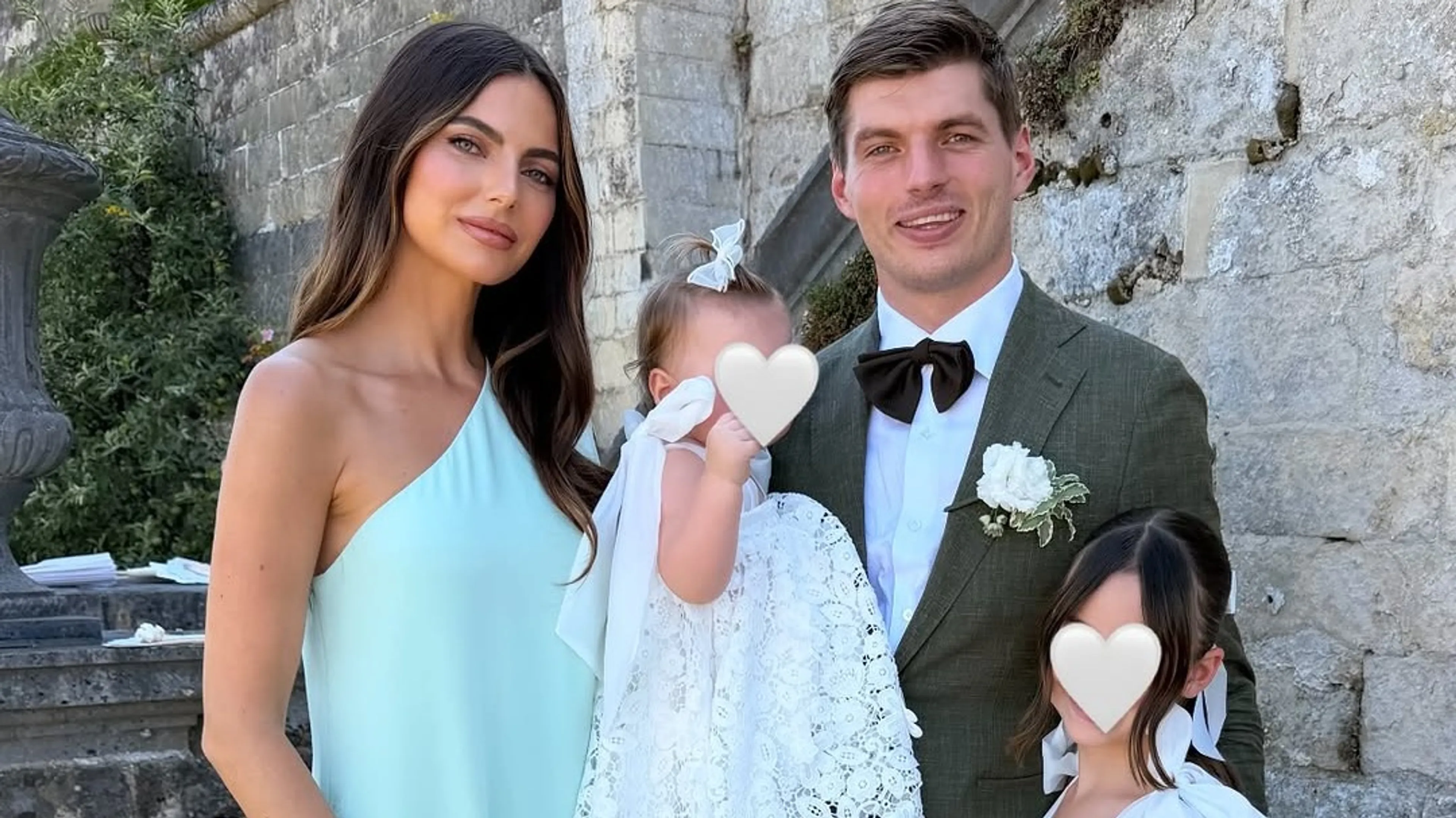 Max Verstappen straalt met Kelly Piquet op bruiloft van zijn zus Victoria