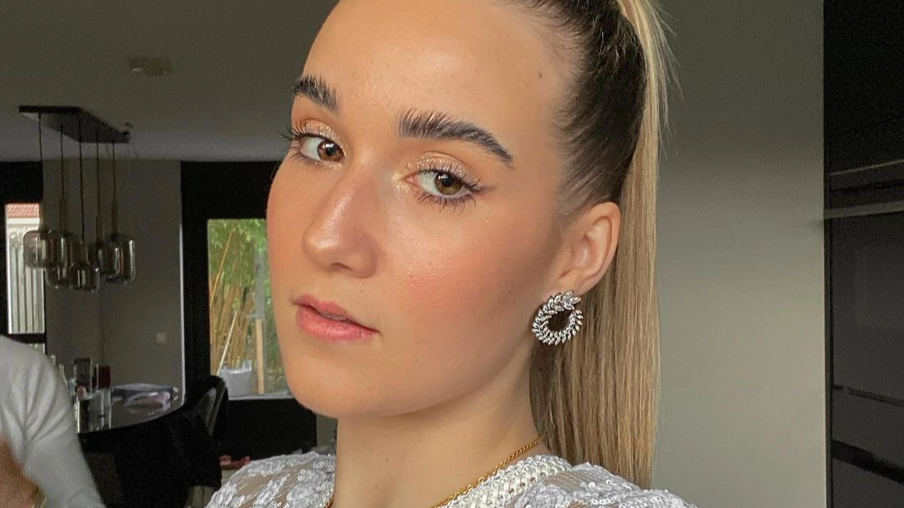 Kritiek op nieuwe look Melanie Latooy