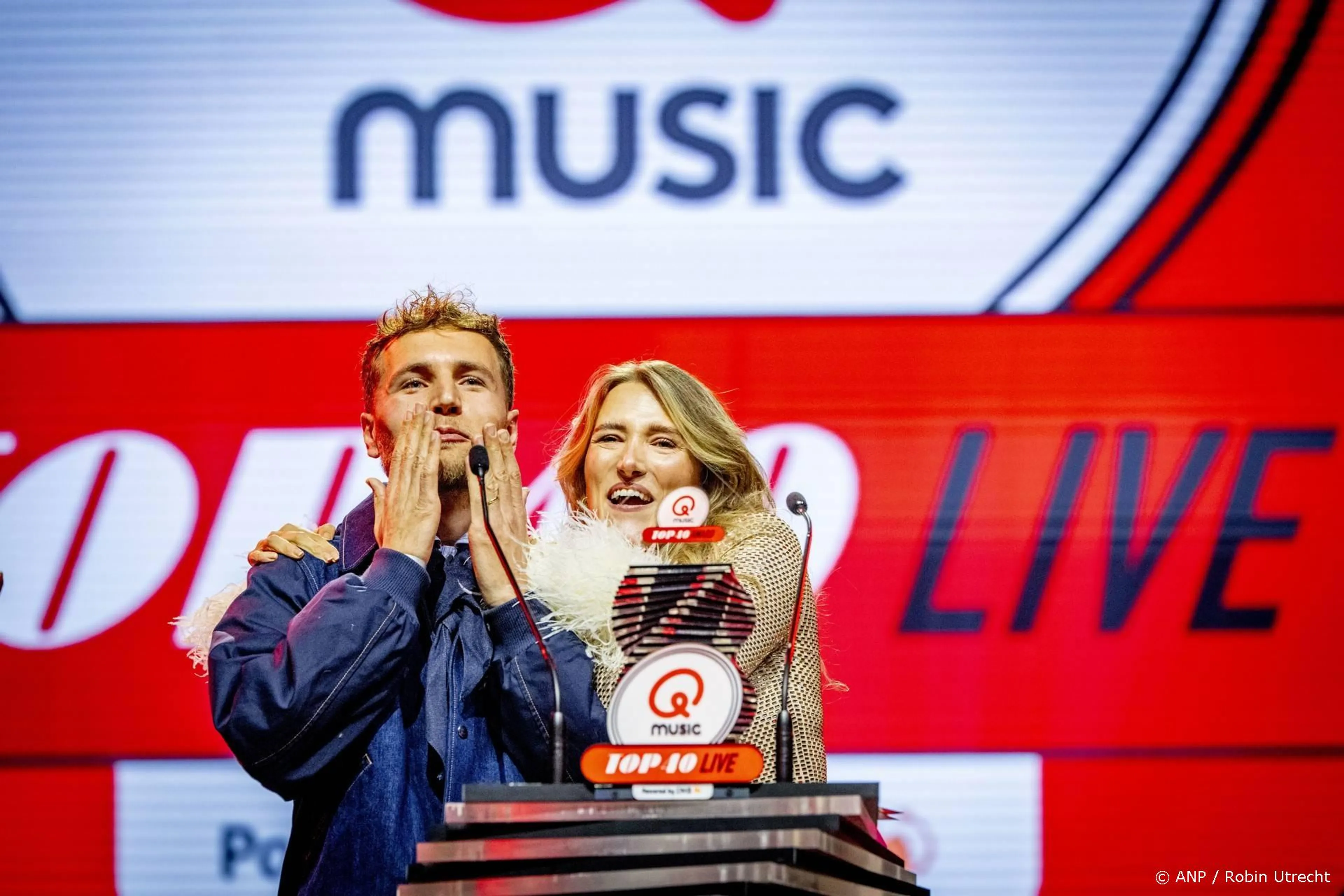 Dubbelfeest voor Suzan & Freek bij Qmusic Top 40 Live
