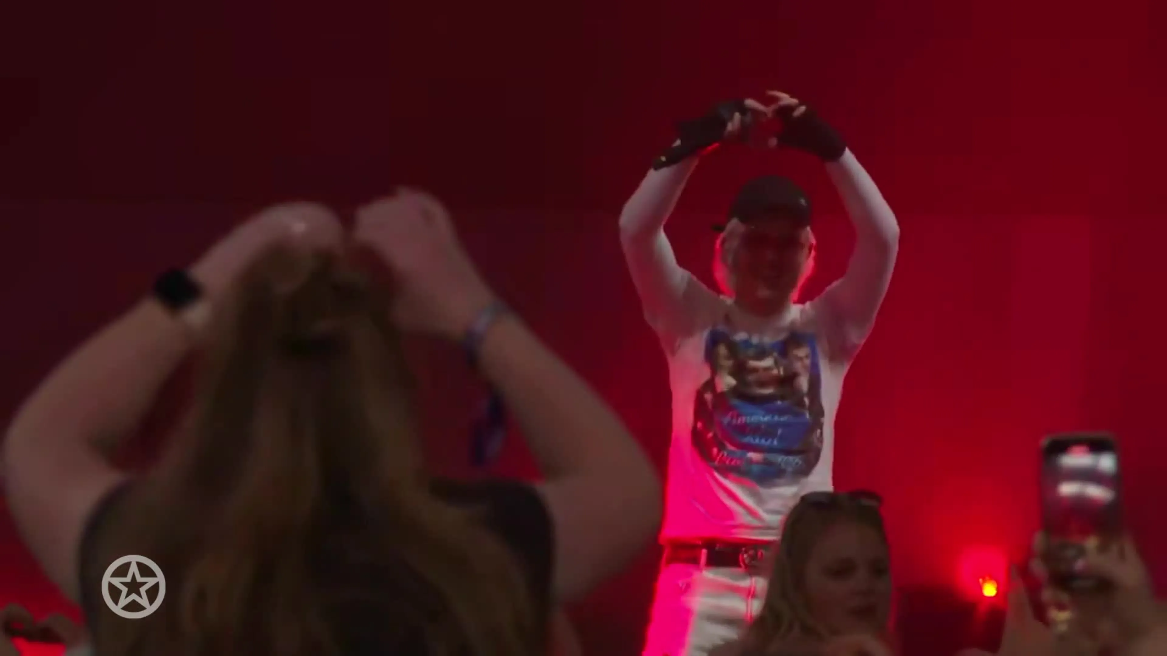Joost Klein terug op het podium na songfestivaldrama