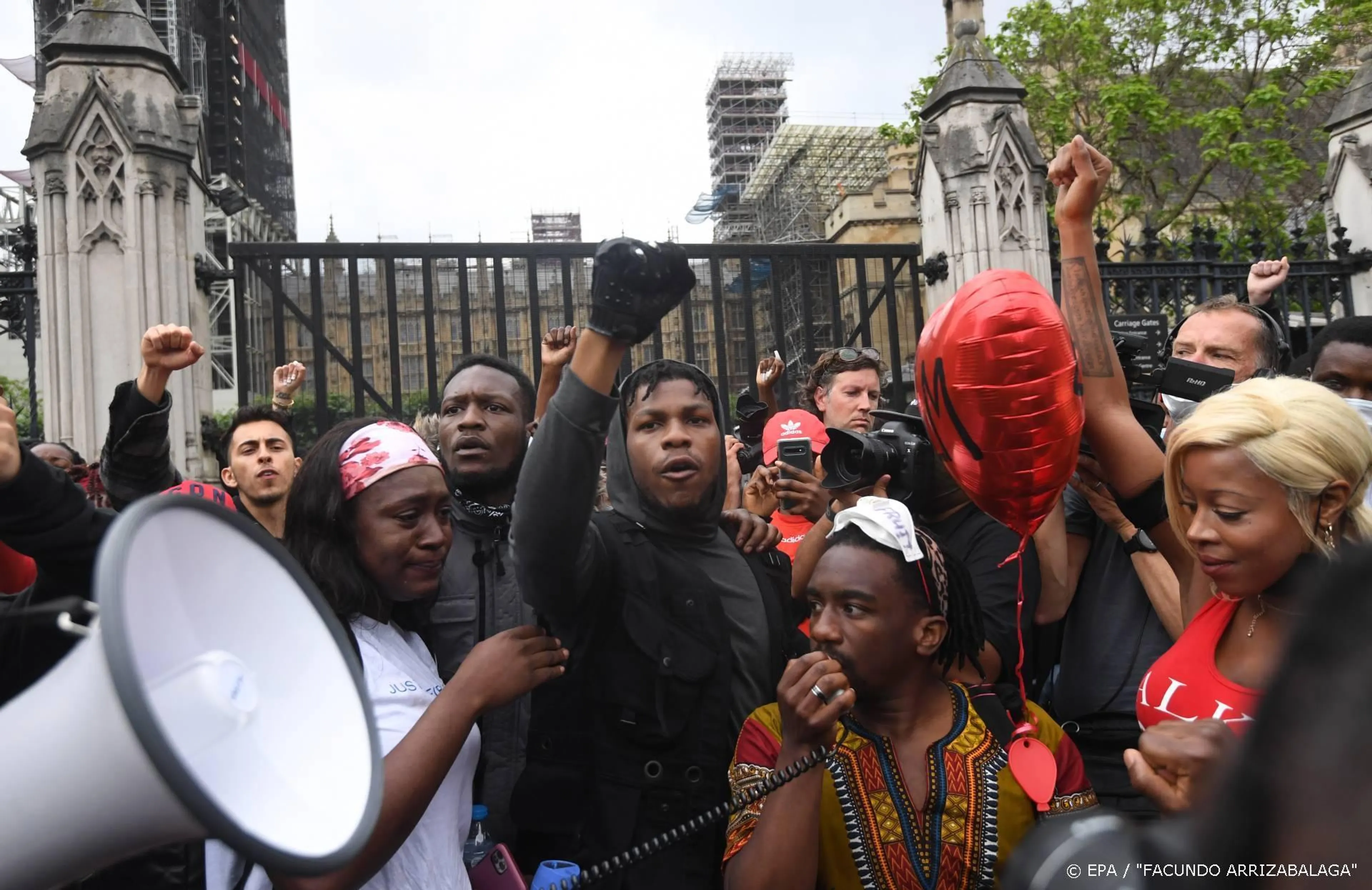 Regisseurs verzekeren John Boyega van werk na emotionele speech